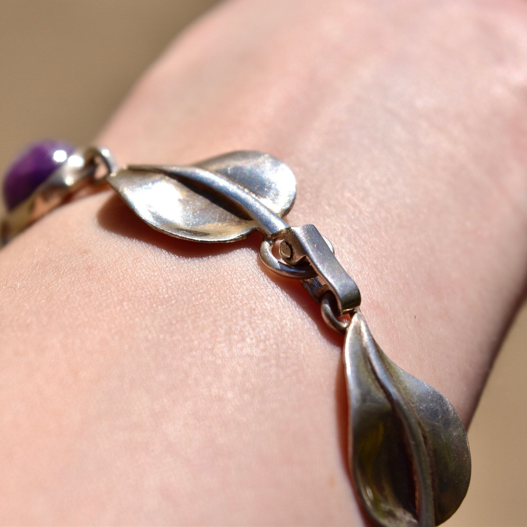 Vintage Sterling Silver Leaf & Amethyst Link Bracelet, Natural Purple Amethyst Cabochons, Bohemian Modernist Jewelry, Crystal Lovers, 8" L