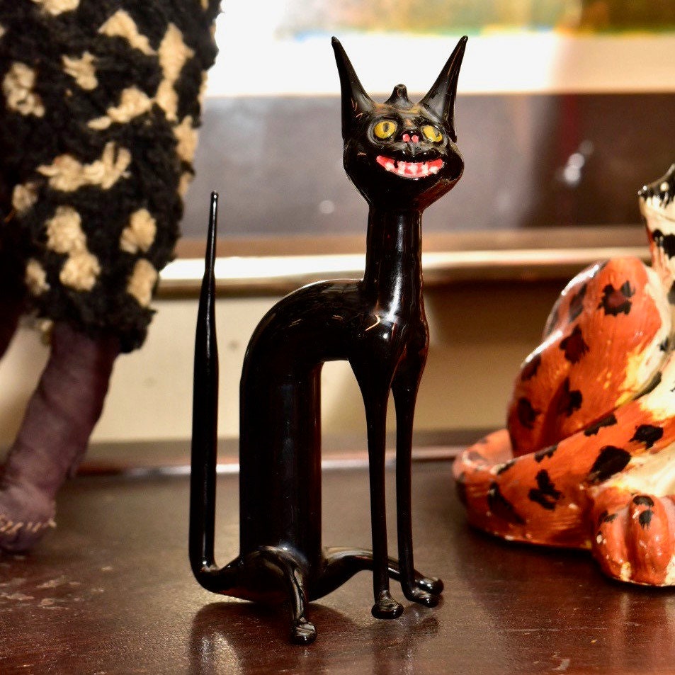 Vintage Black Glass Cat Figurine, Flame-Worked Cat Sculpture, Pulled Glass Figurine, Eccentric Home Decor, Eclectic Cat Figurine, 5.125"