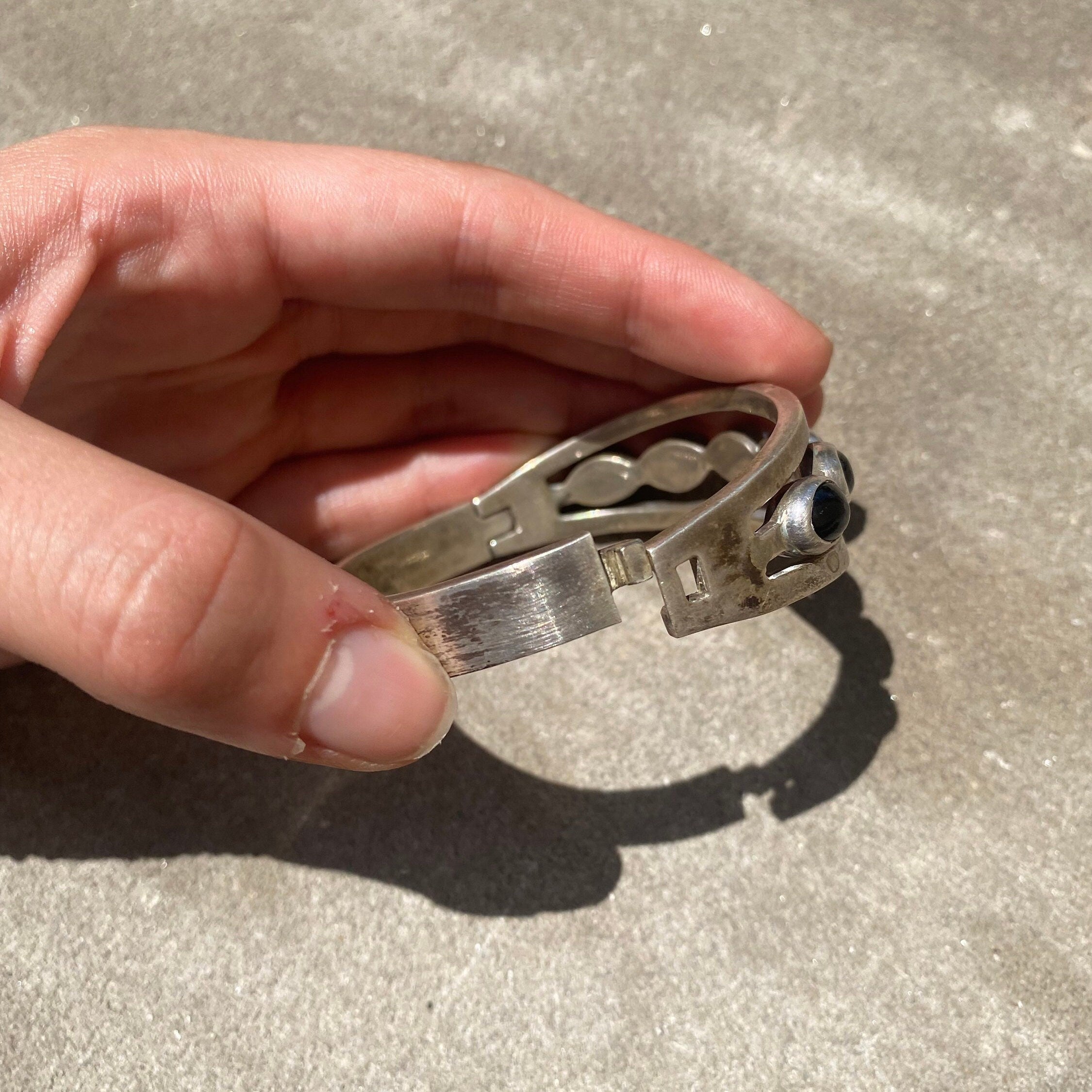 Vintage TAXCO Modernist Sterling Silver Onyx Cuff Bracelet, Closed Cuff With Black Gemstones, 925 Onyx Bracelet, Mexico 925 Jewelry, 7"