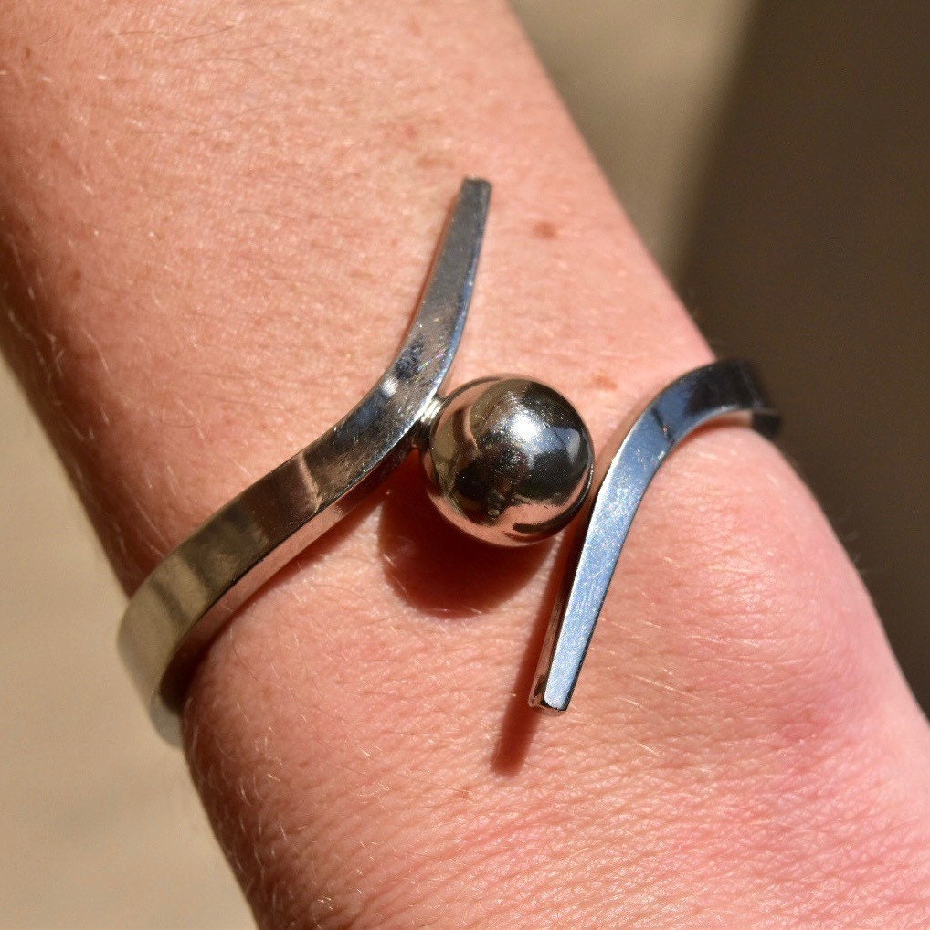 Vintage Modernist Sterling Silver Bypass Clamper Cuff Bracelet, Silver Ball Embellishment, Space Age, Mod Bracelet, 5 3/4" L
