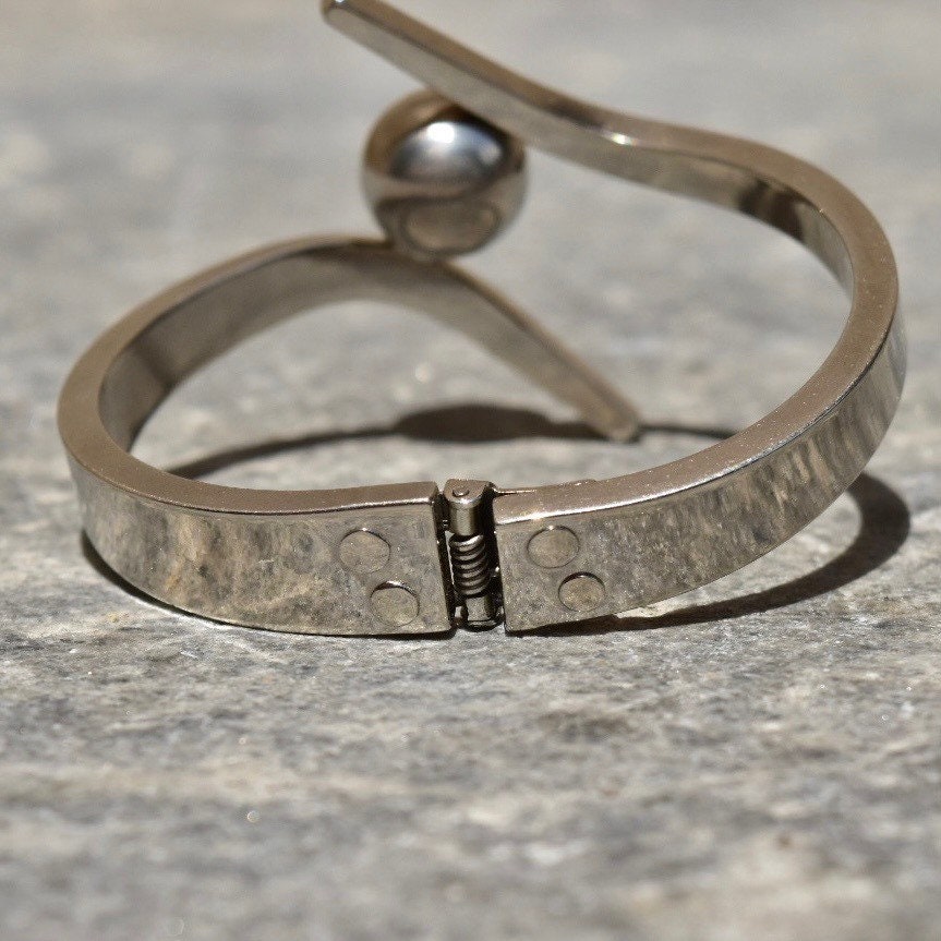 Vintage Modernist Sterling Silver Bypass Clamper Cuff Bracelet, Silver Ball Embellishment, Space Age, Mod Bracelet, 5 3/4" L