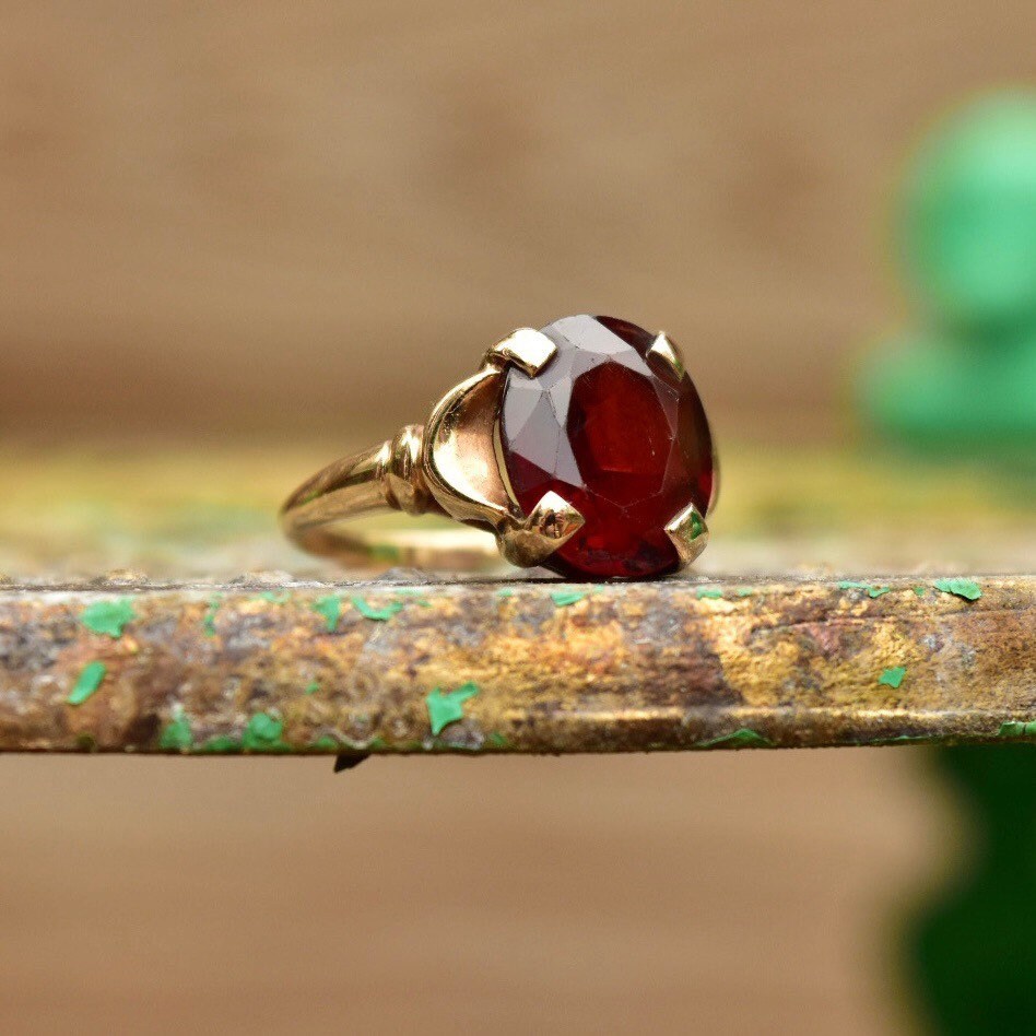 Vintage 14K Gold Ruby Red Gemstone Cocktail Ring, Oval-Cut Ruby/Garnet, Yellow Gold Setting, Size 7 3/4 US
