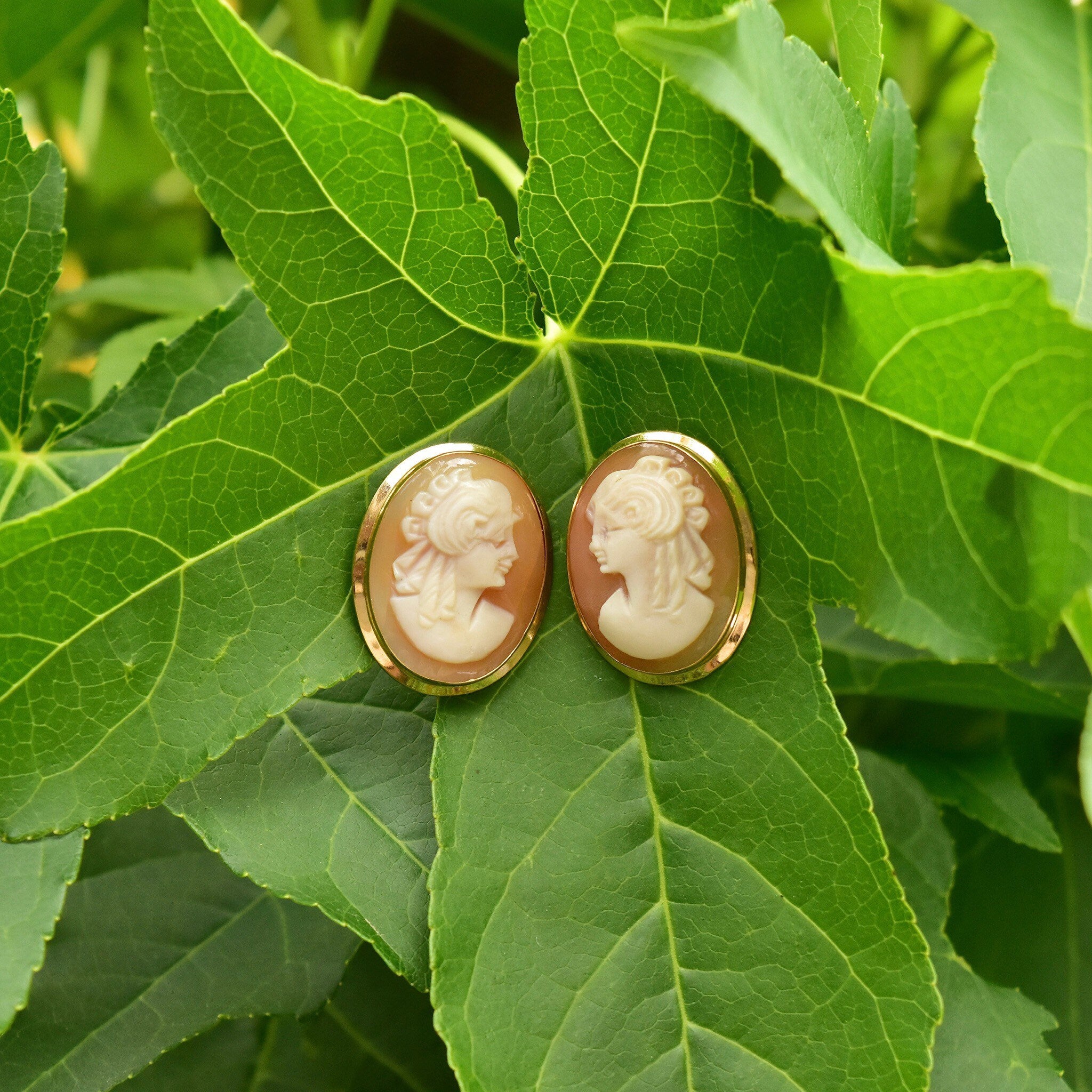 Vintage 18K Gold Cameo Post Earrings, Classic Relief Shell Carvings, Lady's Cameo Stud Earrings, Yellow Gold Settings, 22.5mm