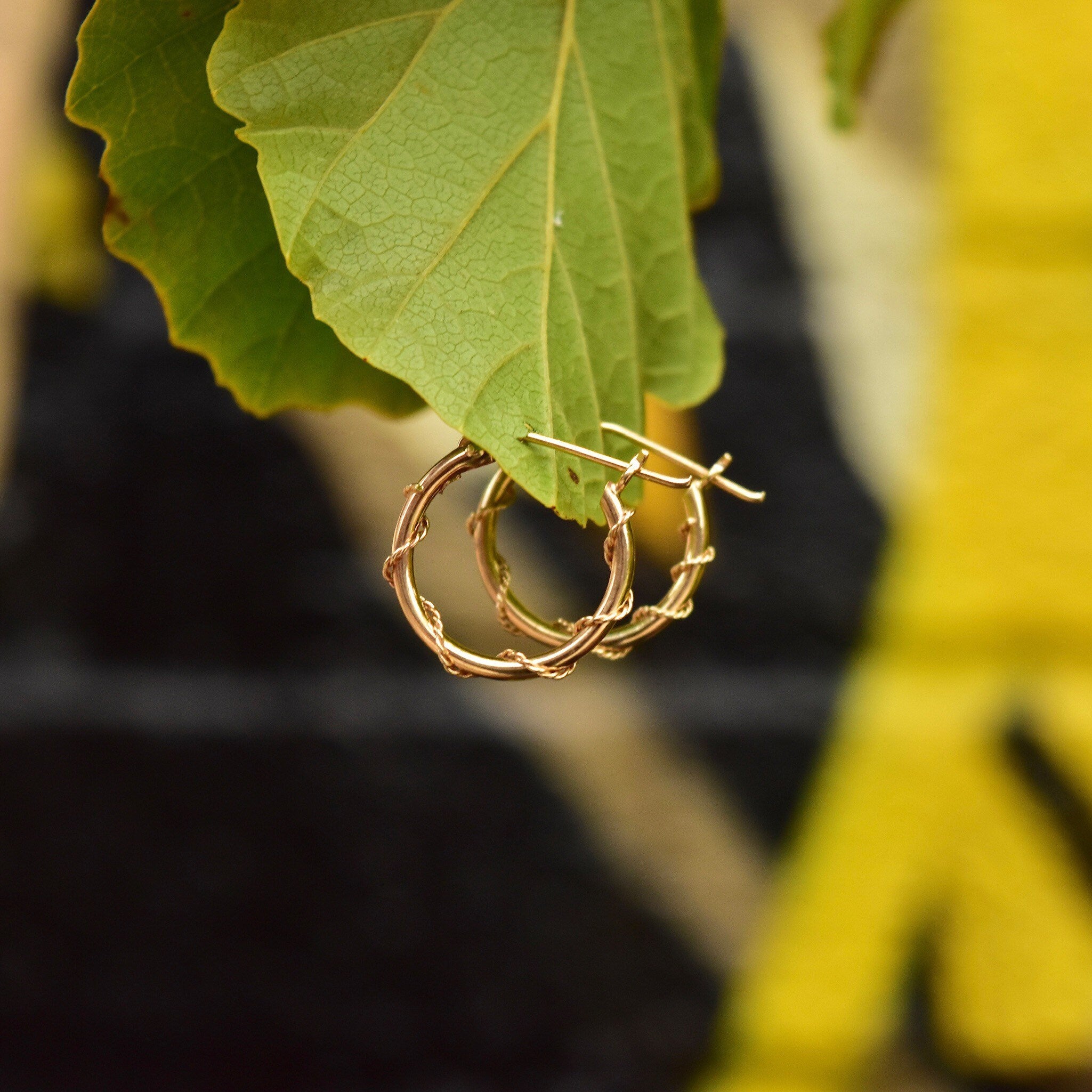 Vintage 14K Gold Mini Barbed Wire Hoop Earrings, Small Round Hollow Tube Hoops, Second/Third Hole Huggie Hoops, Cute 585 Accessories, 15m