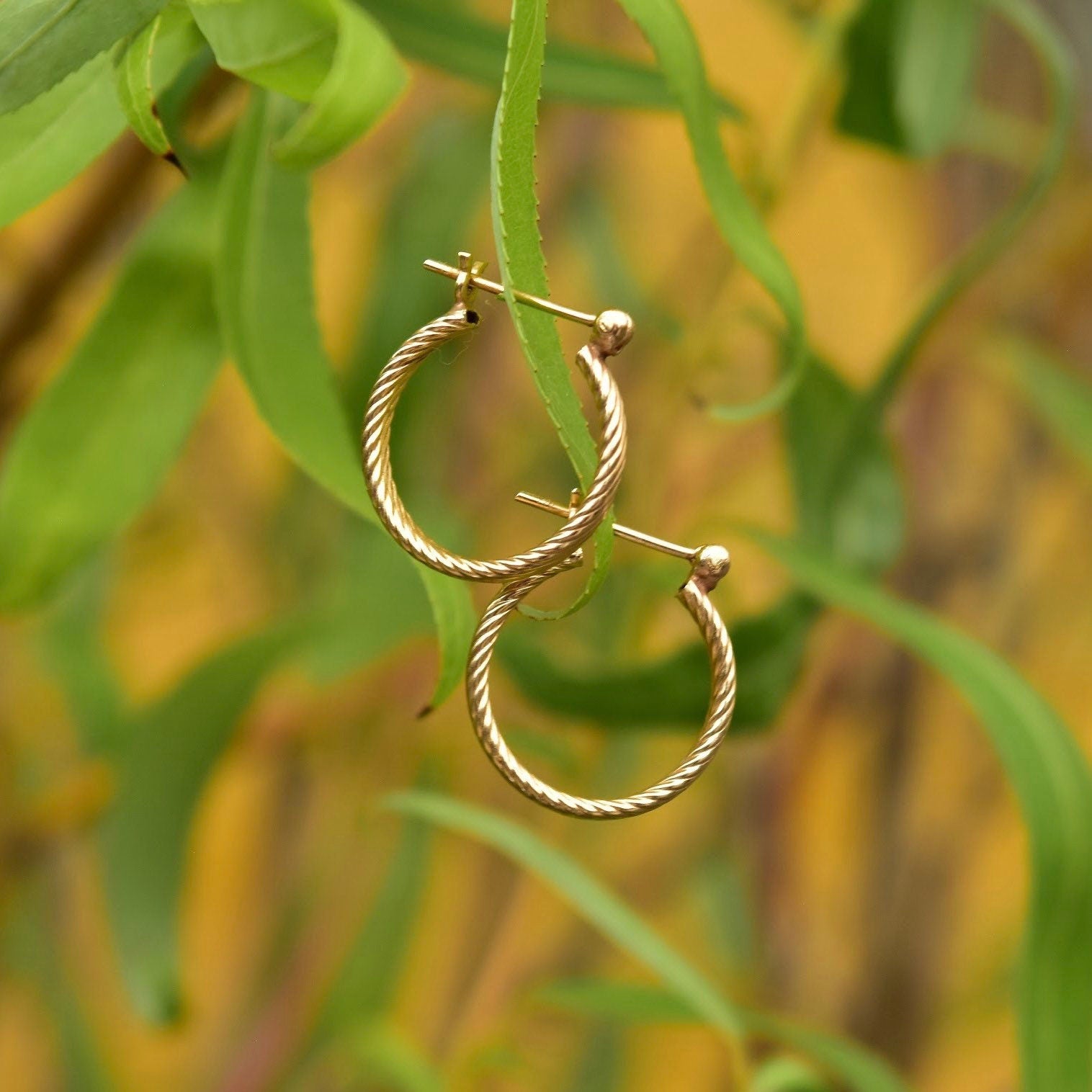Vintage 14K Yellow Gold Spiral Hoop Earrings, Small Hollow Gold Tube Hoops, Classic Gold Hoop Earrings, Lightweight, 585 Accessory, 16mm