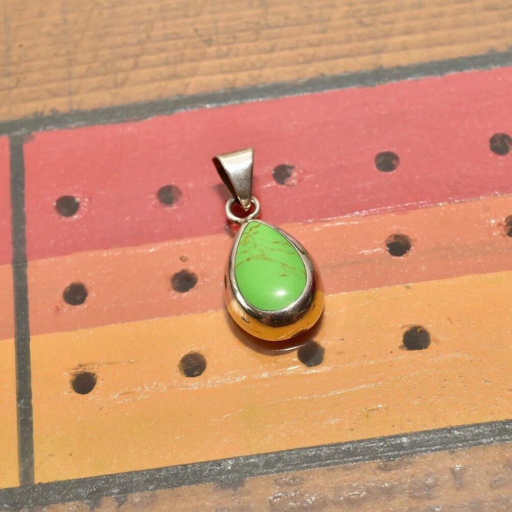 Vintage Mexican Sterling Silver Gaspeite Teardrop Pendant, Bohemian Modernist, Lime Green Gemstone, Polished Silver Drop Setting, 4mm