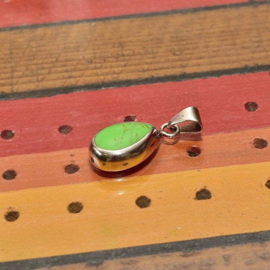 Vintage Mexican Sterling Silver Gaspeite Teardrop Pendant, Bohemian Modernist, Lime Green Gemstone, Polished Silver Drop Setting, 4mm