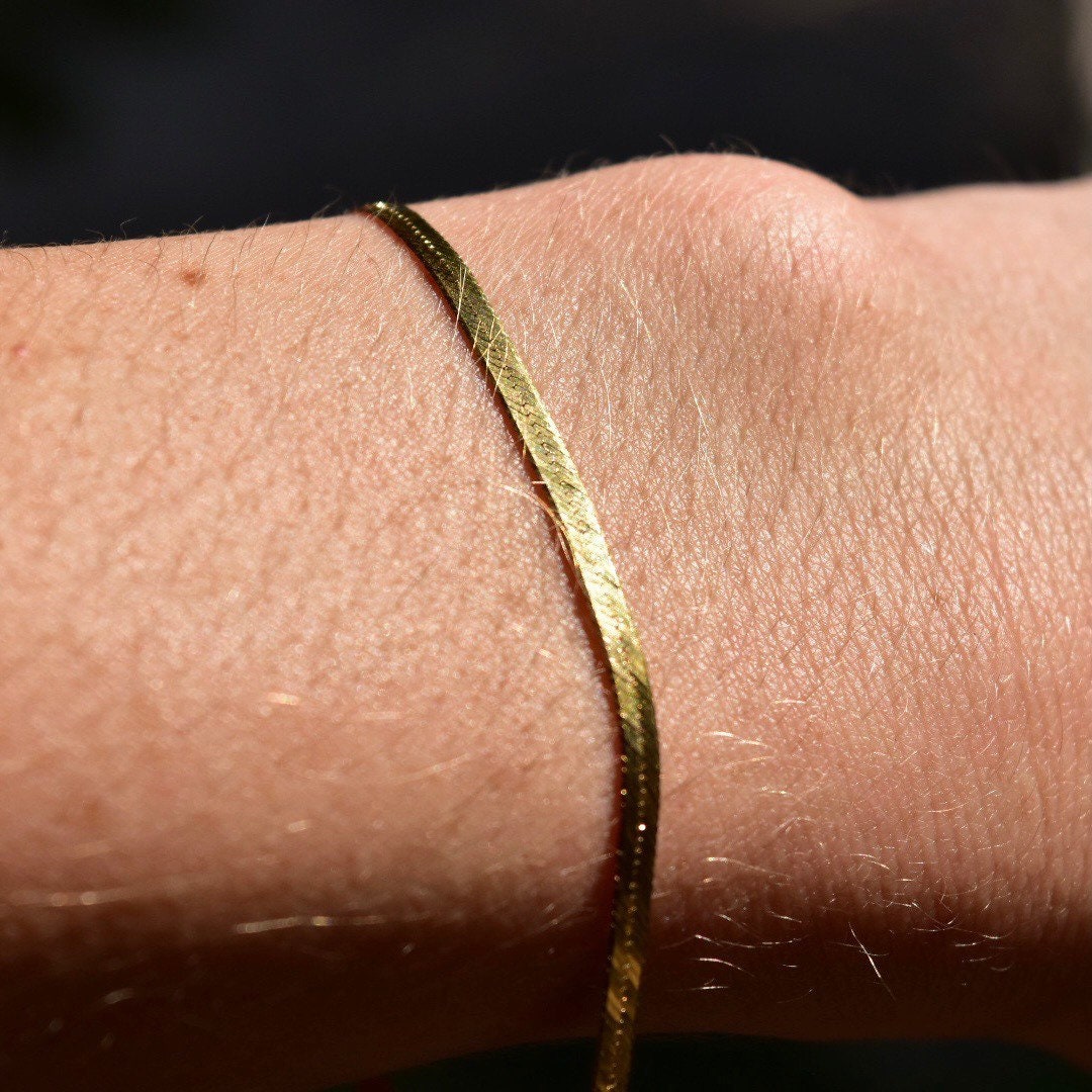 Italian 14K Gold Herringbone Bracelet, 2.5mm Fine Link Herringbone Chain, Polished Finish, Vintage Gold Bracelet, 7" L