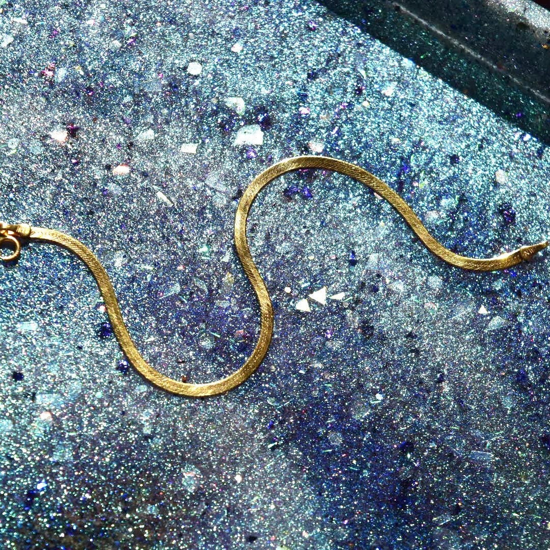 Italian 14K Gold Herringbone Bracelet, 2.5mm Fine Link Herringbone Chain, Polished Finish, Vintage Gold Bracelet, 7" L
