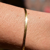 Italian 14K Gold Herringbone Bracelet, 2.5mm Fine Link Herringbone Chain, Polished Finish, Vintage Gold Bracelet, 7" L