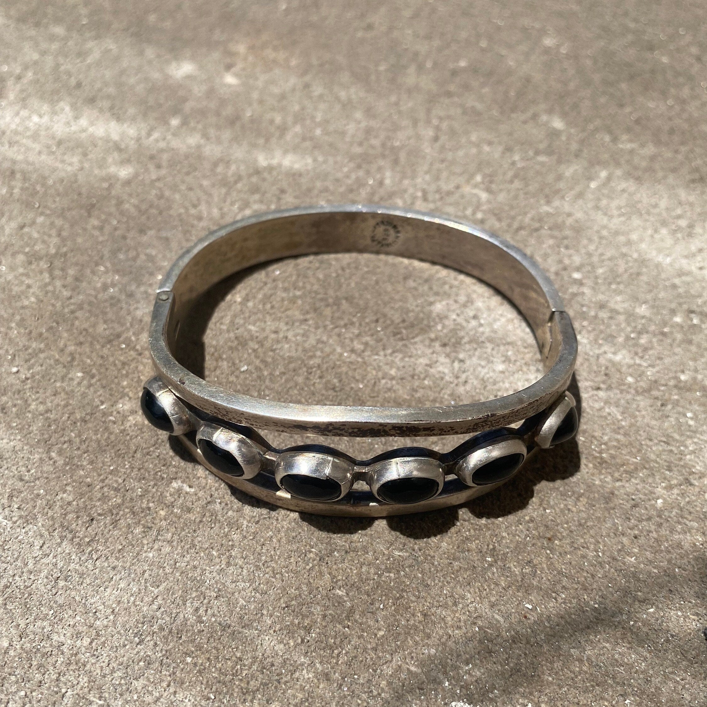 Vintage TAXCO Modernist Sterling Silver Onyx Cuff Bracelet, Closed Cuff With Black Gemstones, 925 Onyx Bracelet, Mexico 925 Jewelry, 7"