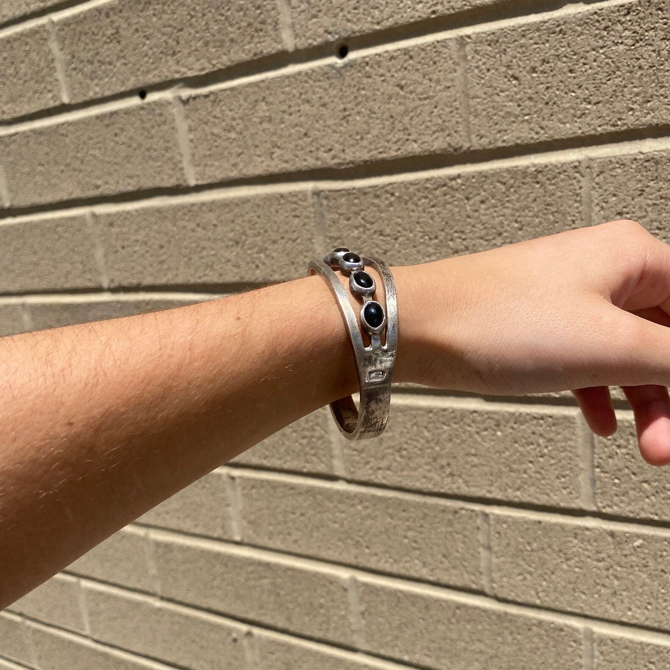 Vintage TAXCO Modernist Sterling Silver Onyx Cuff Bracelet, Closed Cuff With Black Gemstones, 925 Onyx Bracelet, Mexico 925 Jewelry, 7"