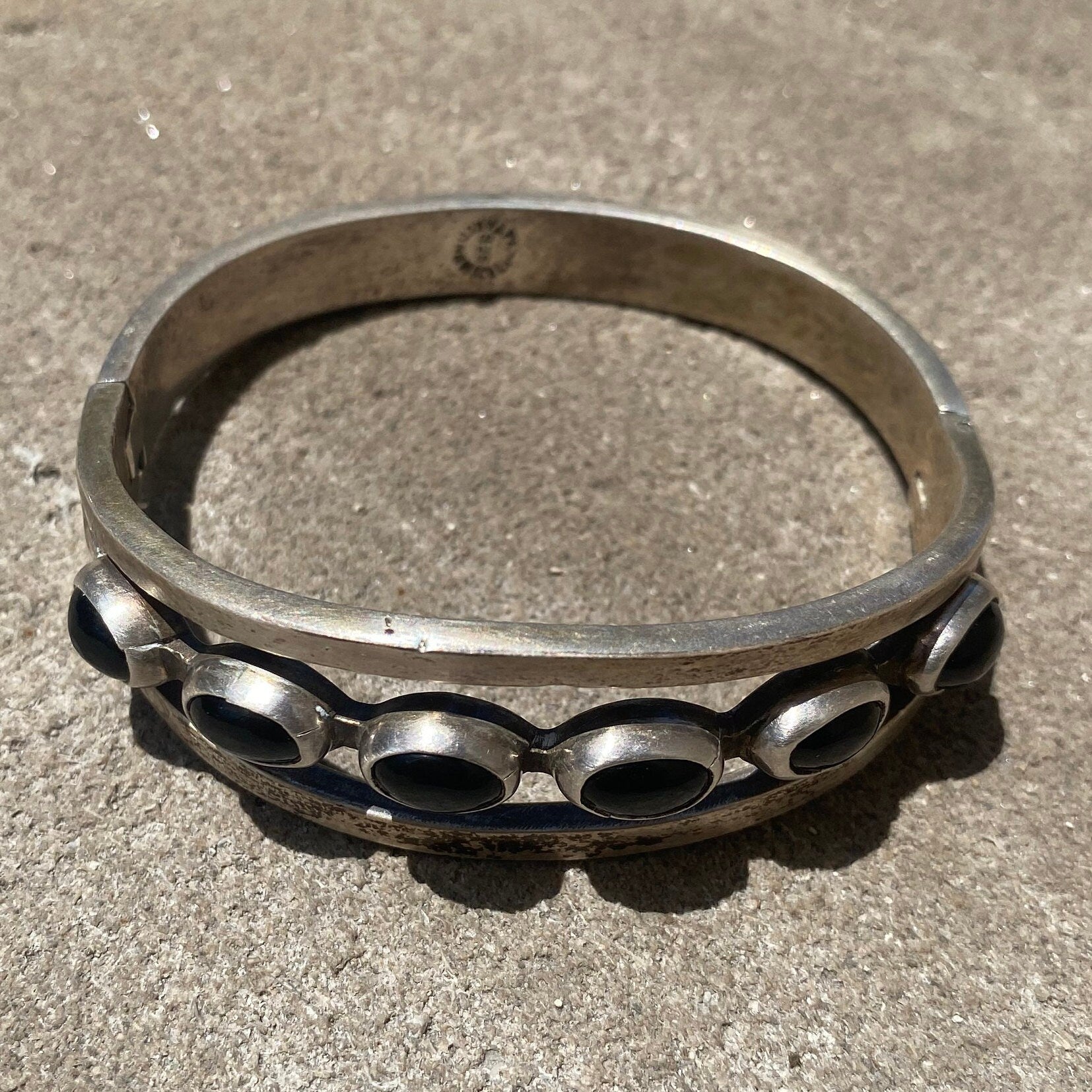 Vintage TAXCO Modernist Sterling Silver Onyx Cuff Bracelet, Closed Cuff With Black Gemstones, 925 Onyx Bracelet, Mexico 925 Jewelry, 7"