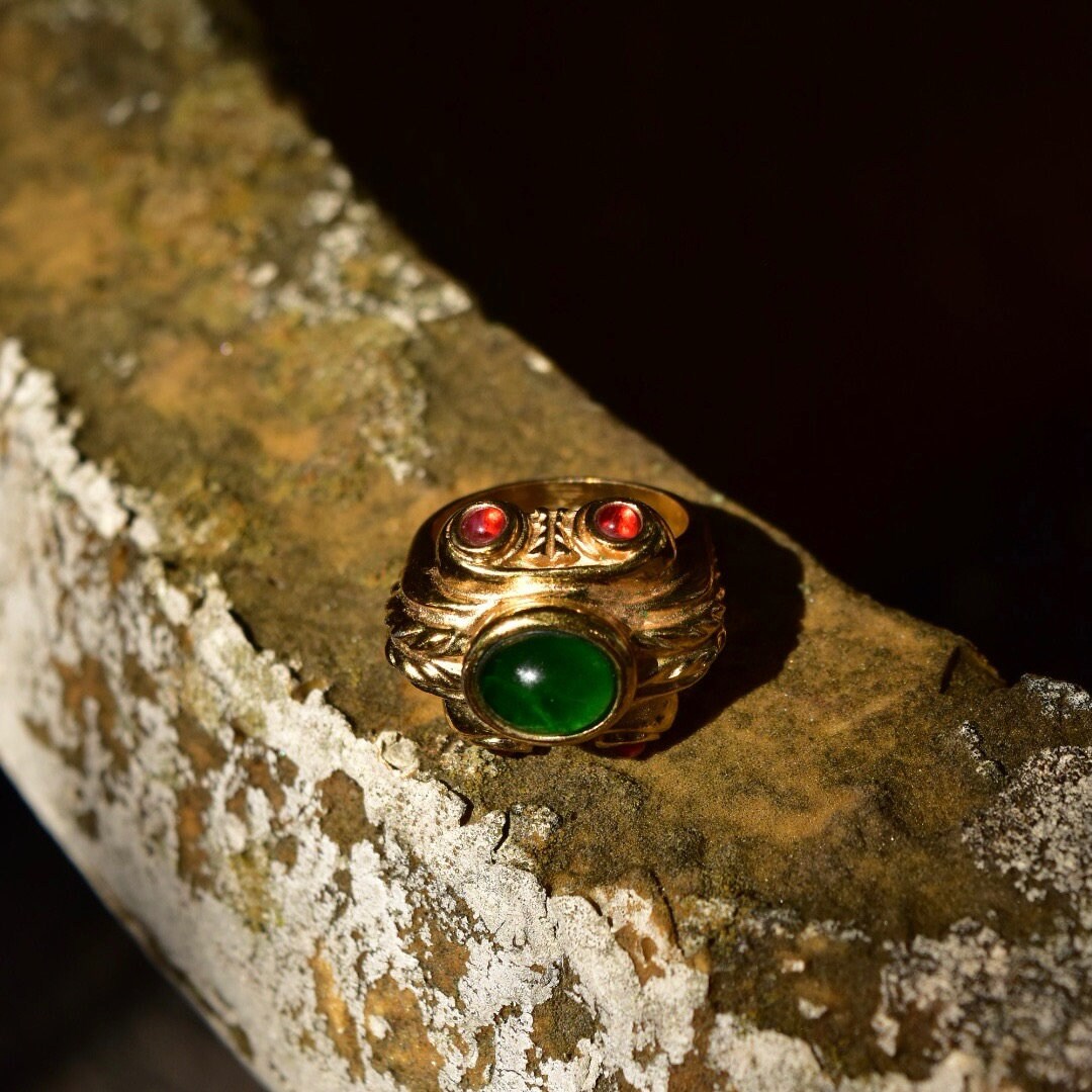 Modernist Gaudy Gold-Toned Ring with Green, Red, and Pink Glass Cabochons Set in Overstated Gold Detailing, Costume Jewelry, 8.5 US