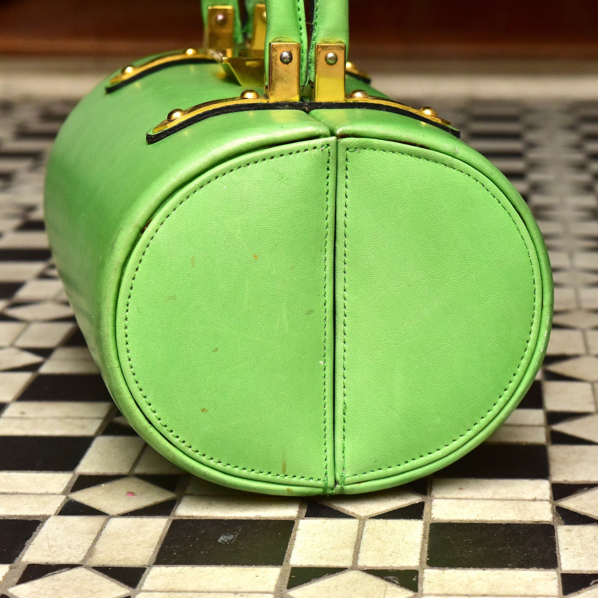 Mod TANO of Madrid Lime Green Leather Barrel Box Purse, Retro Hard Shell Top Handle Box Bag, Brass Hardware, 8 1/2" W
