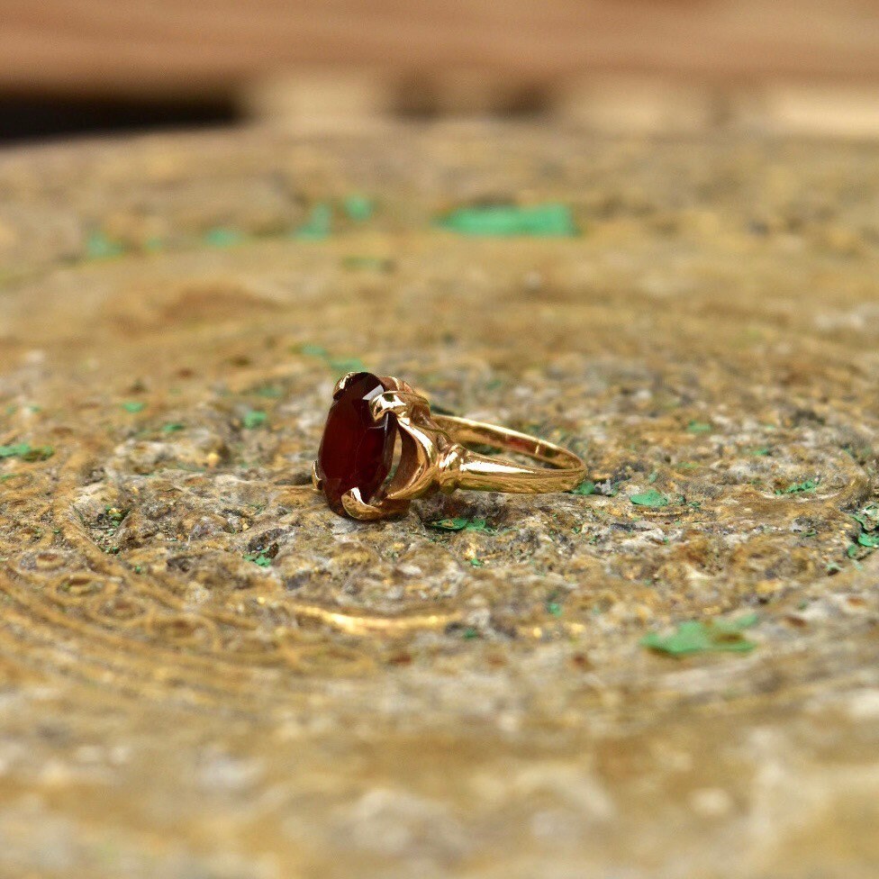 Vintage 14K Gold Ruby Red Gemstone Cocktail Ring, Oval-Cut Ruby/Garnet, Yellow Gold Setting, Size 7 3/4 US