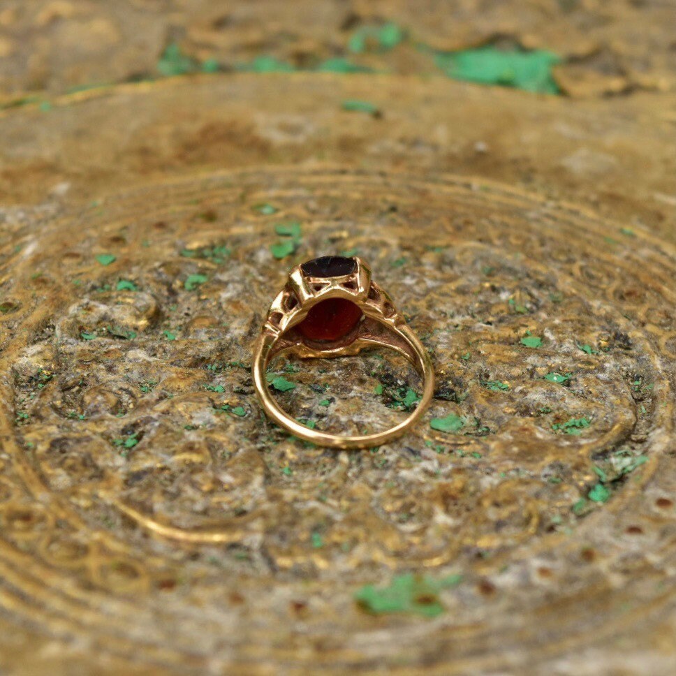 Vintage 14K Gold Ruby Red Gemstone Cocktail Ring, Oval-Cut Ruby/Garnet, Yellow Gold Setting, Size 7 3/4 US