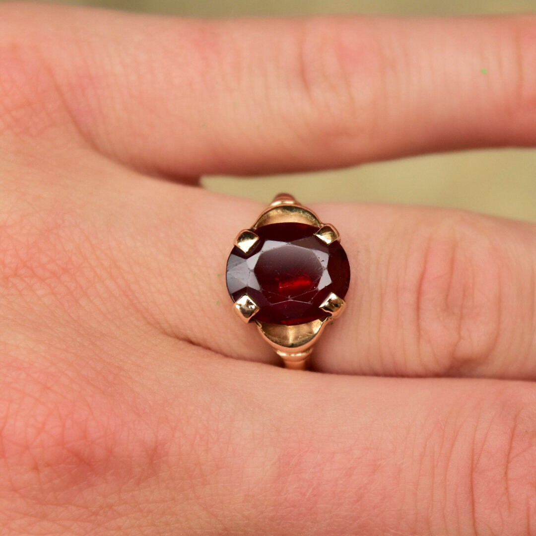 Vintage 14K Gold Ruby Red Gemstone Cocktail Ring, Oval-Cut Ruby/Garnet, Yellow Gold Setting, Size 7 3/4 US