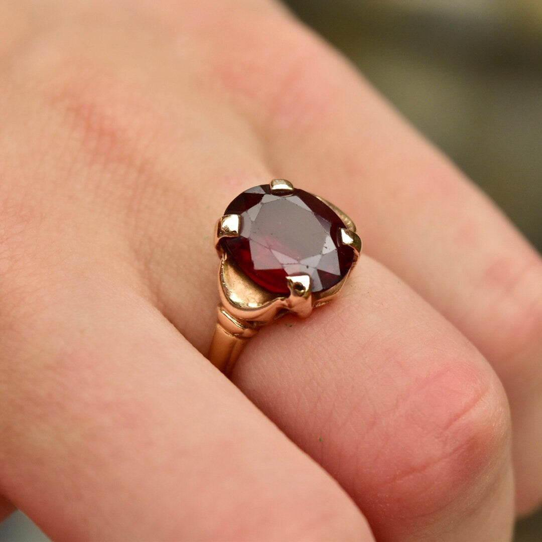 Vintage 14K Gold Ruby Red Gemstone Cocktail Ring, Oval-Cut Ruby/Garnet, Yellow Gold Setting, Size 7 3/4 US
