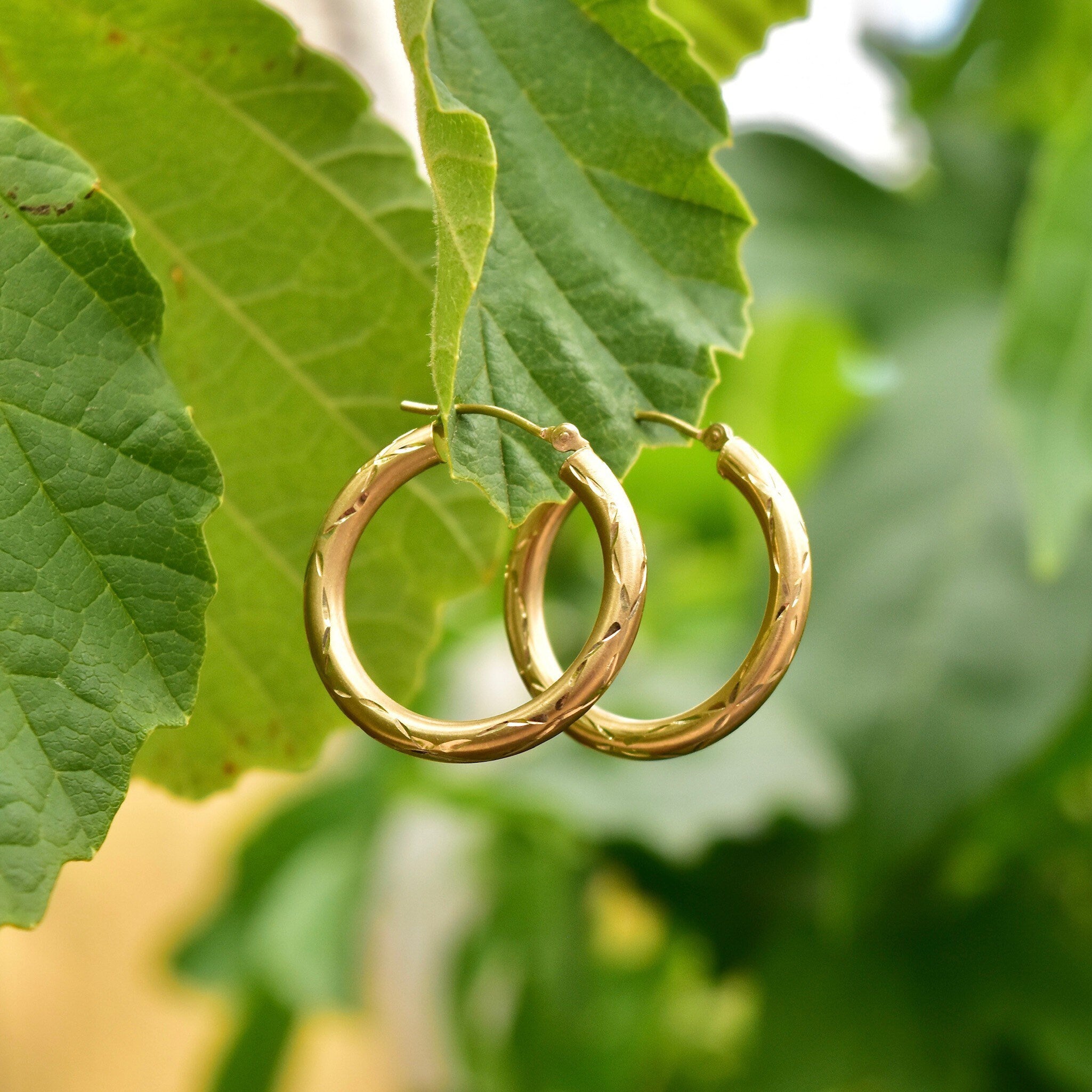 Vintage 14K Gold Diamond Cut Hoop Earrings, Textured Hollow Gold Tube Hoops, Small Round Yellow Gold Hoops, Elegant 585 Accessories, 25mm