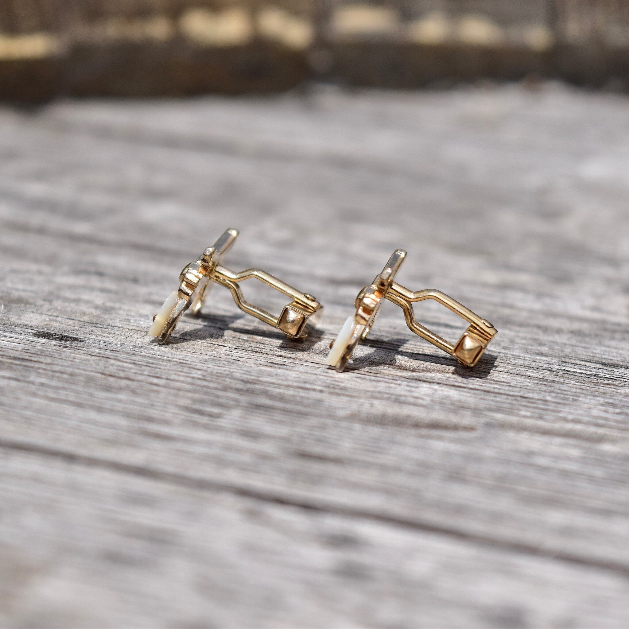 Vintage 1950's Swank Gold Plated Dueling Pistol Cufflinks, Mother Of Pearl Shell Handles, Old Western Cowboy Revolver Cufflinks, 21mm