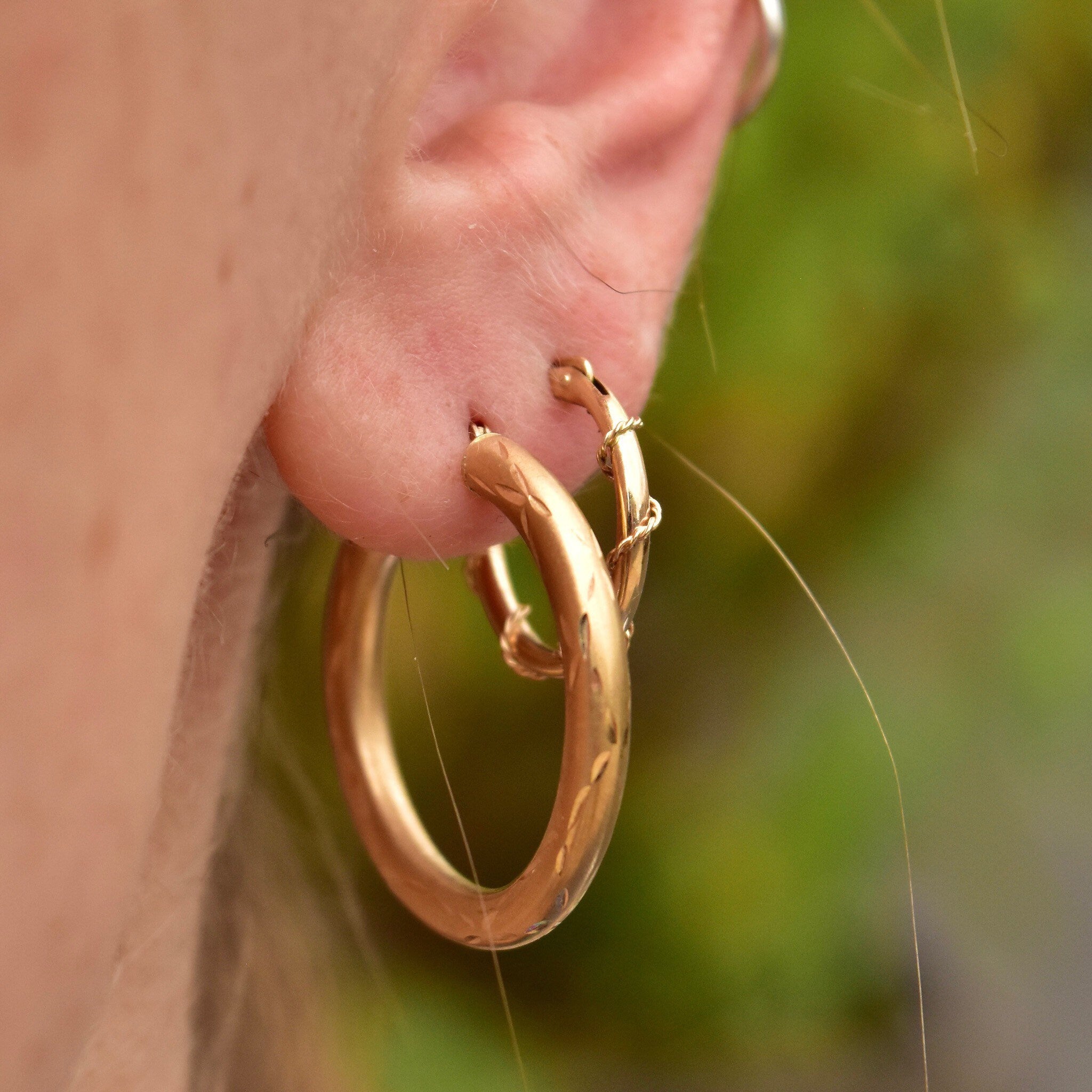 Vintage 14K Gold Mini Barbed Wire Hoop Earrings, Small Round Hollow Tube Hoops, Second/Third Hole Huggie Hoops, Cute 585 Accessories, 15m