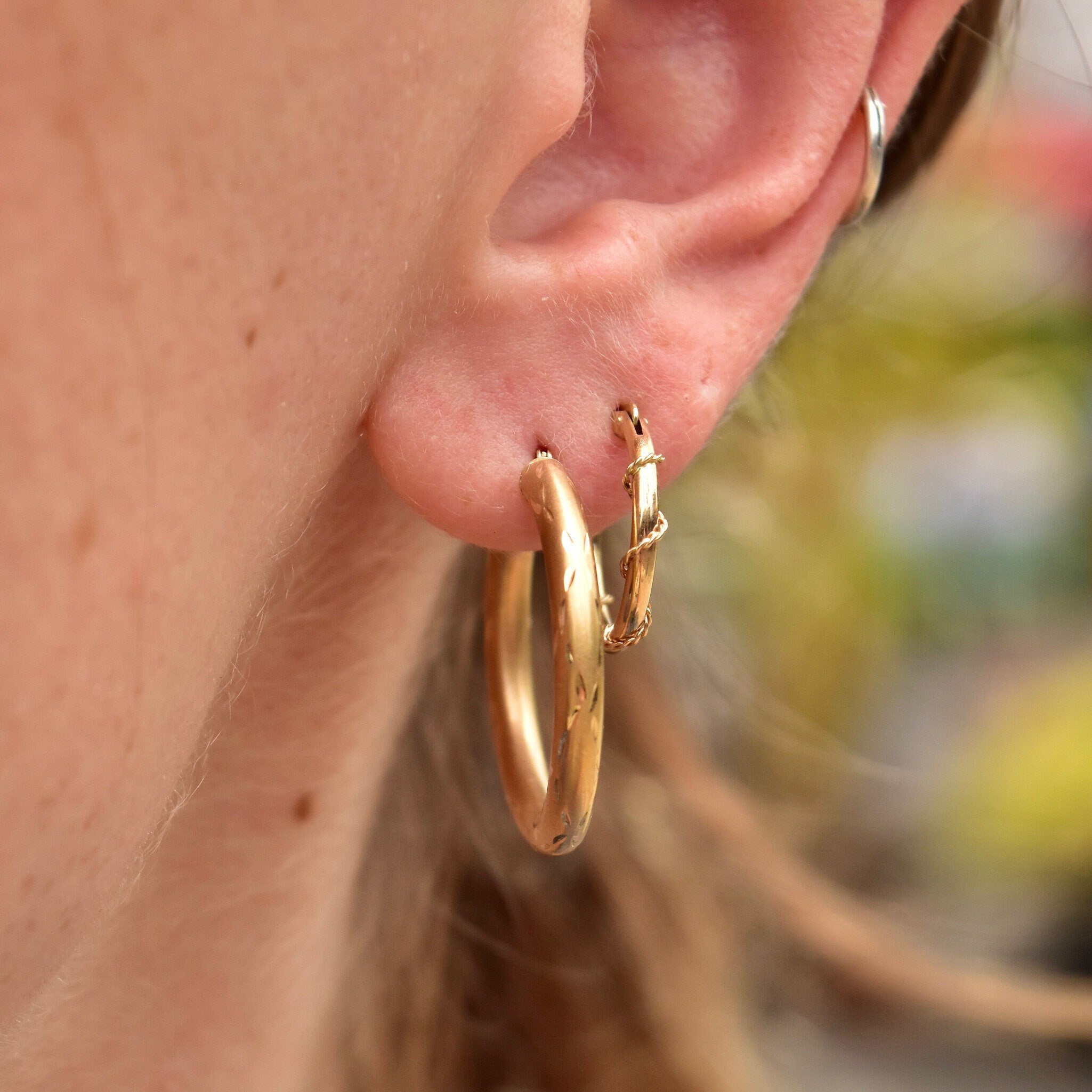 Vintage 14K Gold Mini Barbed Wire Hoop Earrings, Small Round Hollow Tube Hoops, Second/Third Hole Huggie Hoops, Cute 585 Accessories, 15m