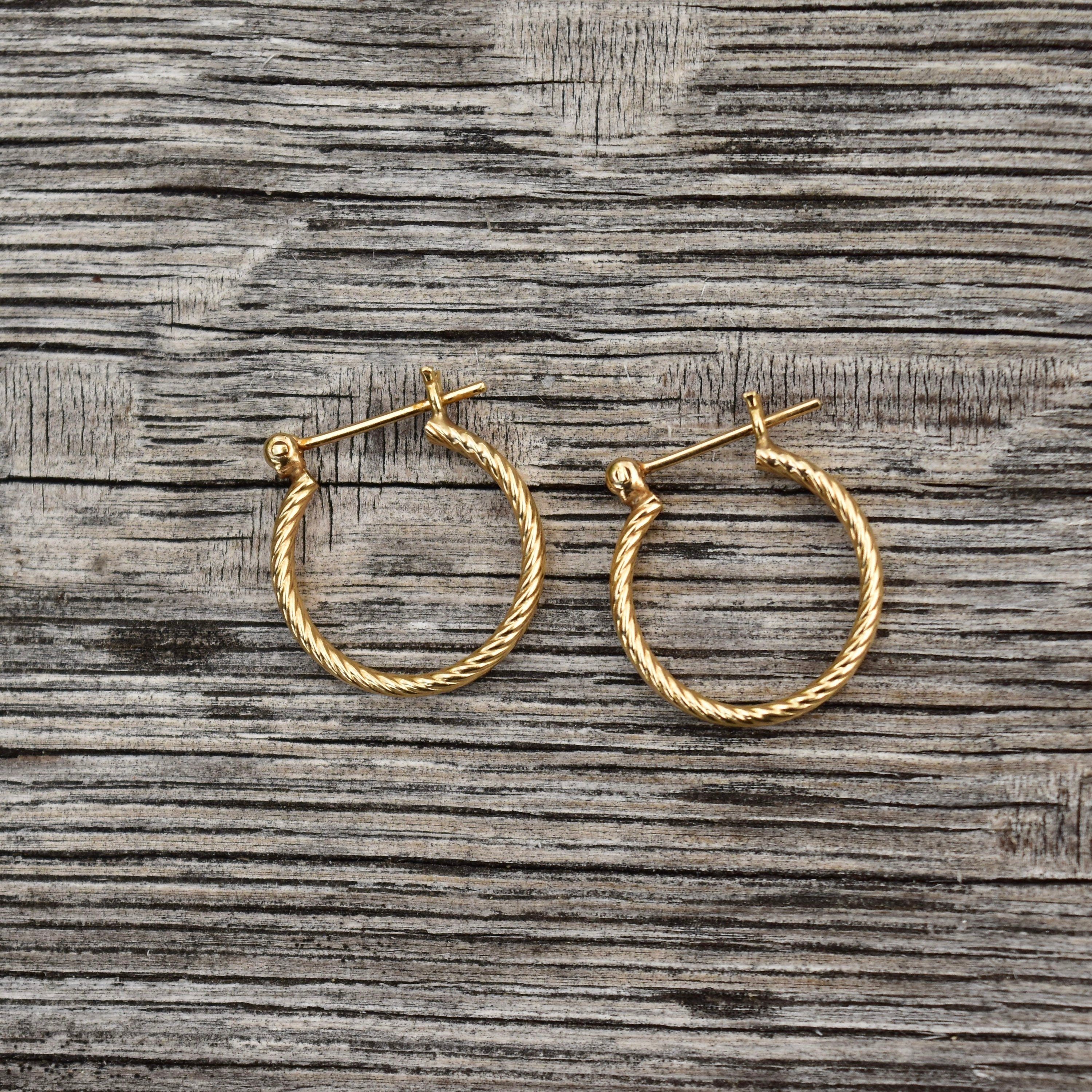 Vintage 14K Yellow Gold Spiral Hoop Earrings, Small Hollow Gold Tube Hoops, Classic Gold Hoop Earrings, Lightweight, 585 Accessory, 16mm