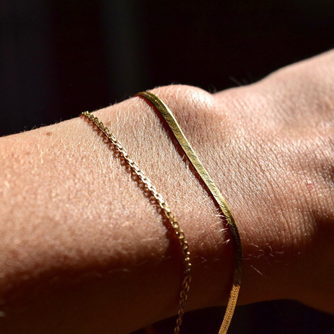 Italian 14K Gold Herringbone Bracelet, 2.5mm Fine Link Herringbone Chain, Polished Finish, Vintage Gold Bracelet, 7" L