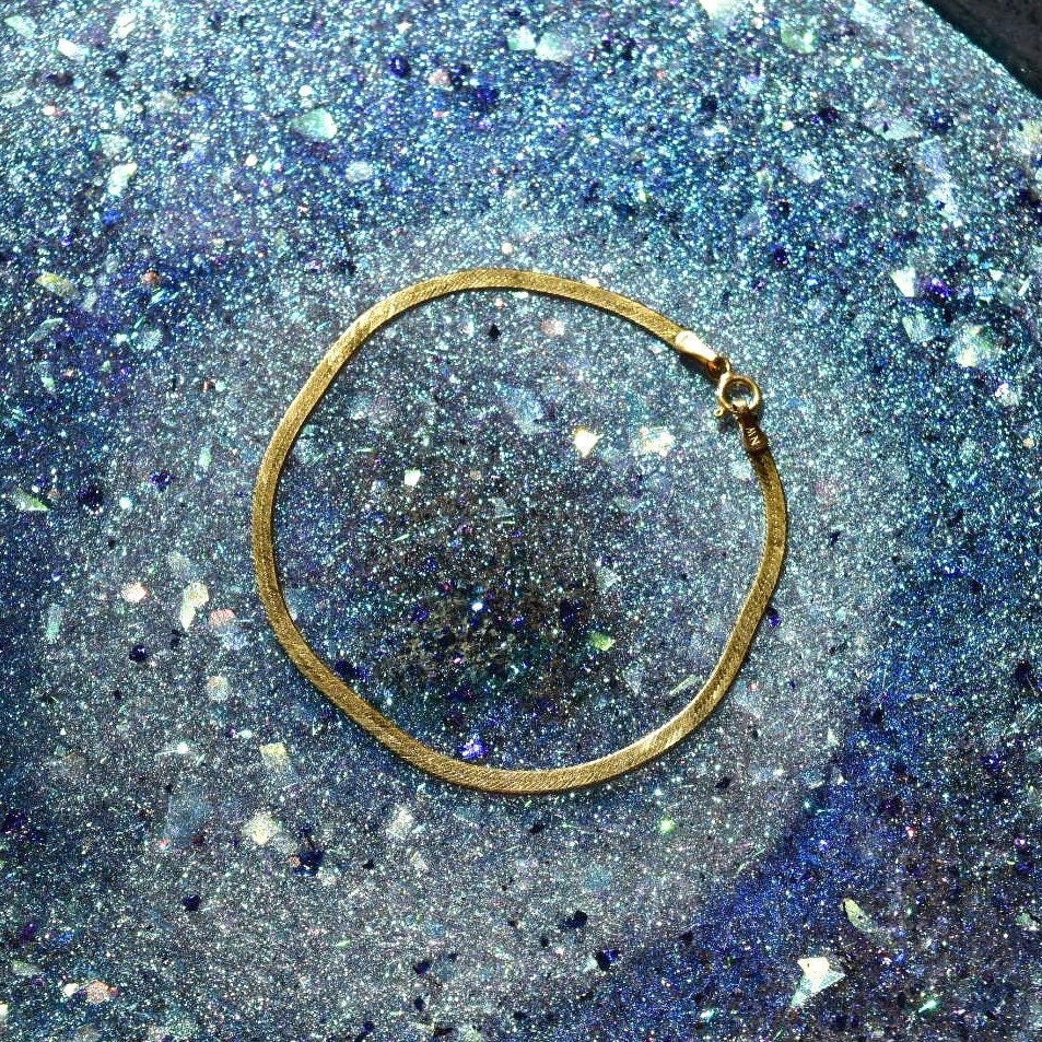 Italian 14K Gold Herringbone Bracelet, 2.5mm Fine Link Herringbone Chain, Polished Finish, Vintage Gold Bracelet, 7" L