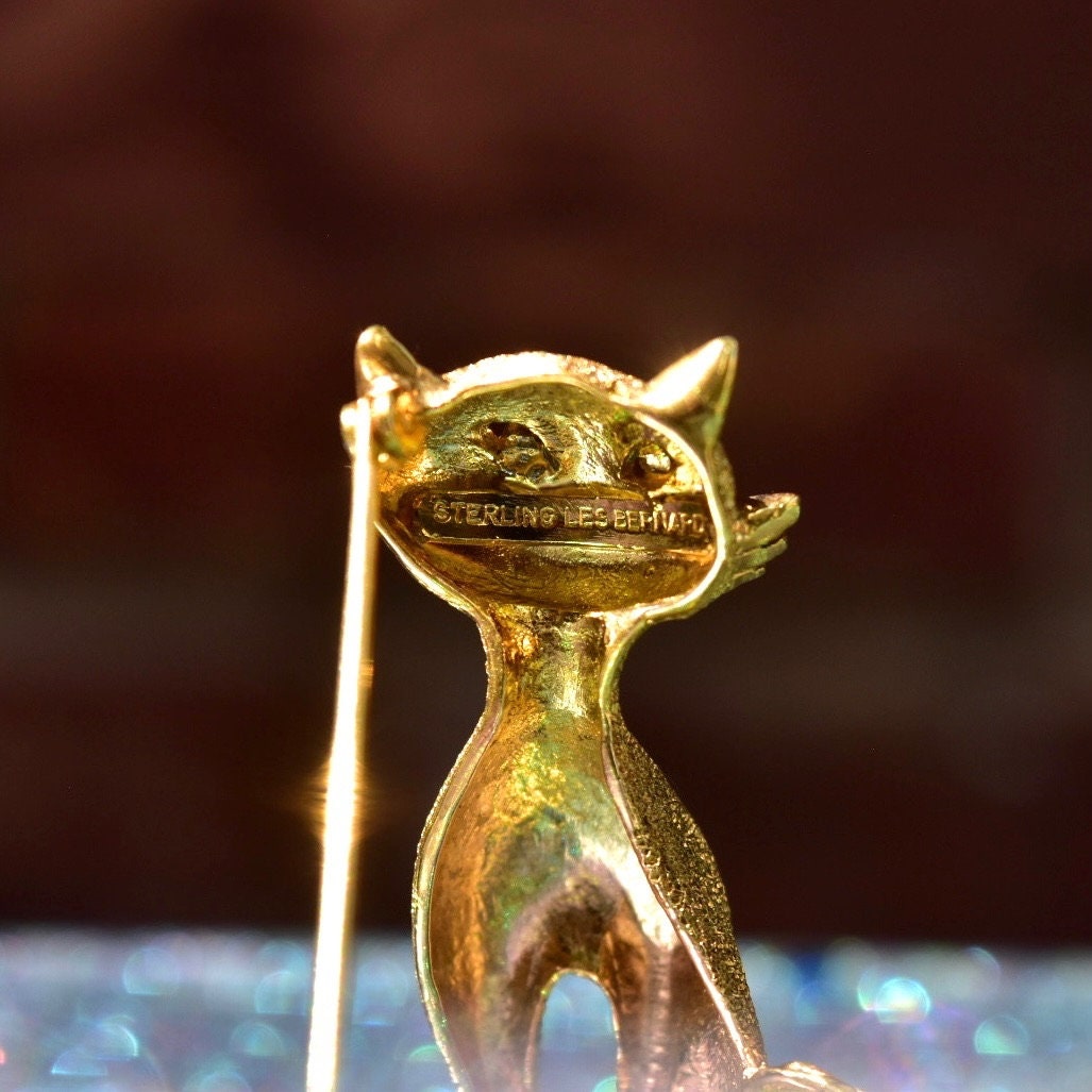 Les Bernard Gold Plated Sterling Emerald Eye Cat Brooch, Textured Gold Cat Pin, Cute Cat Lover Pin, 46mm