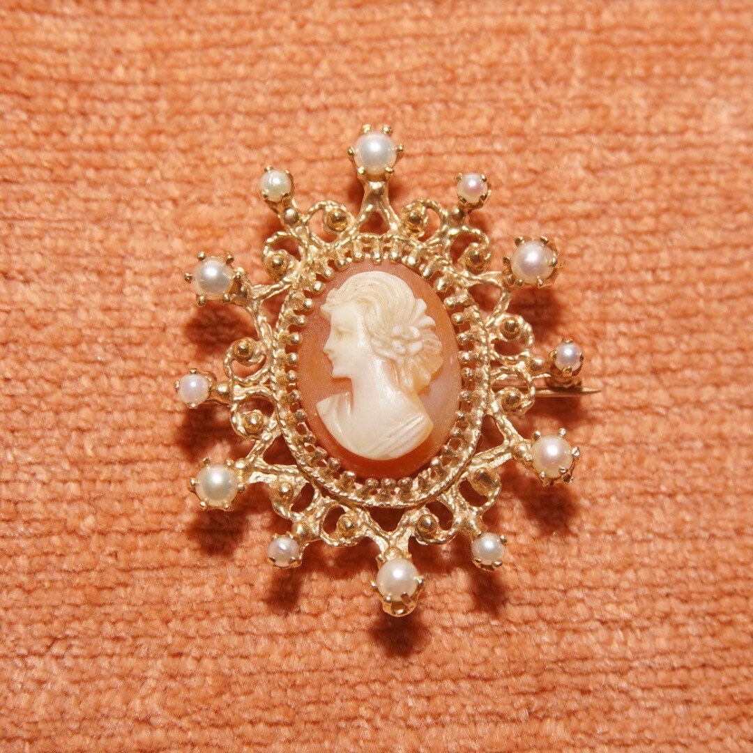 Ornate 14K Yellow Gold Pearl Frame Cameo Brooch Pin, Classic Relief Shell Carving, Ornate Pearl Crown Setting, 40mm
