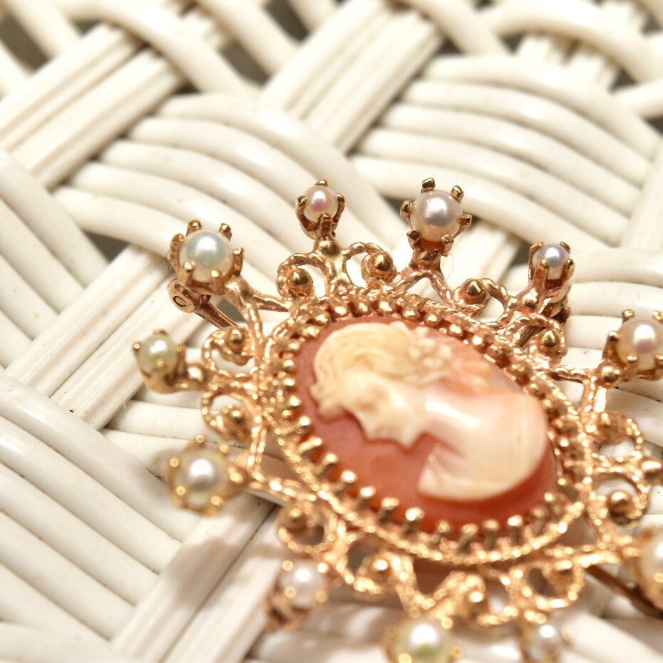 Ornate 14K Yellow Gold Pearl Frame Cameo Brooch Pin, Classic Relief Shell Carving, Ornate Pearl Crown Setting, 40mm