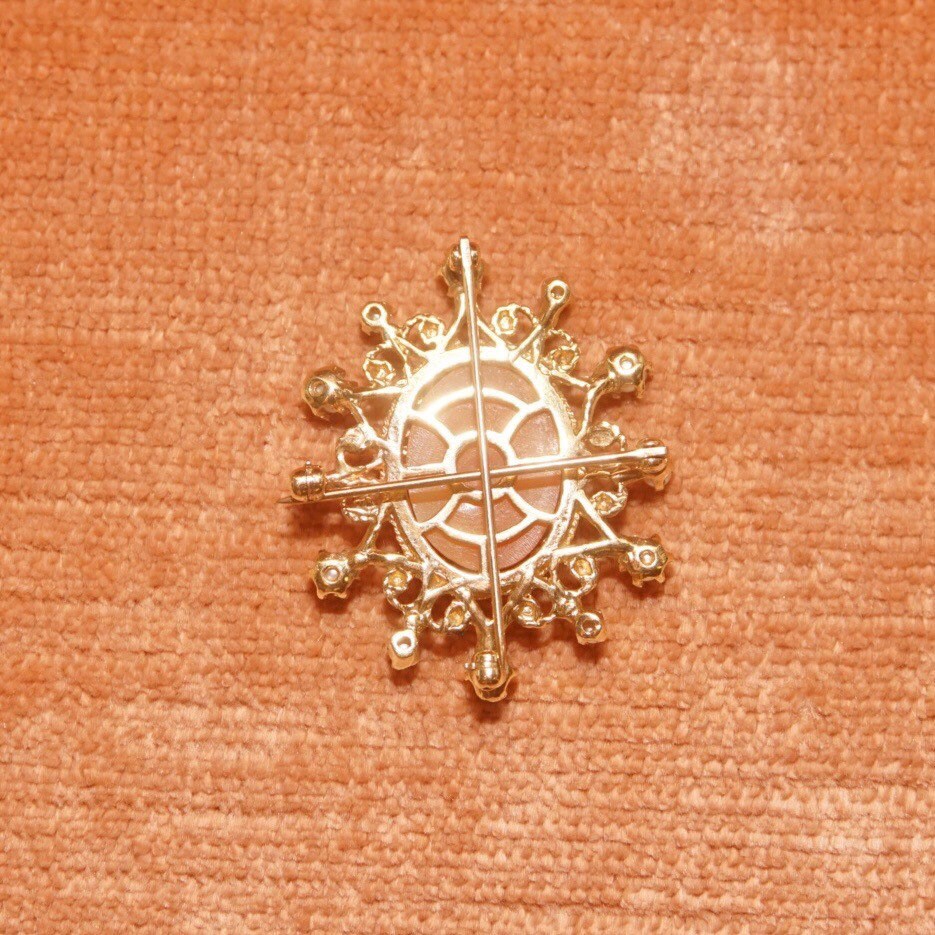Ornate 14K Yellow Gold Pearl Frame Cameo Brooch Pin, Classic Relief Shell Carving, Ornate Pearl Crown Setting, 40mm