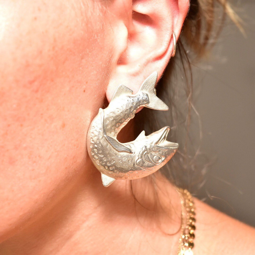 Linda Hesh Sterling Silver Fish Stud Earrings, Chunky Alternating Pierced Fish Earrings, Vintage Modernist Jewelry, 1 3/4"