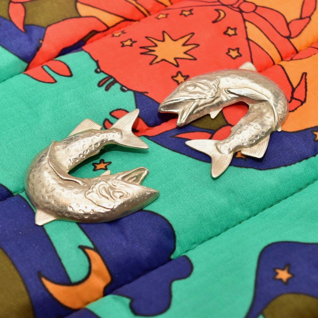 Linda Hesh Sterling Silver Fish Stud Earrings, Chunky Alternating Pierced Fish Earrings, Vintage Modernist Jewelry, 1 3/4"