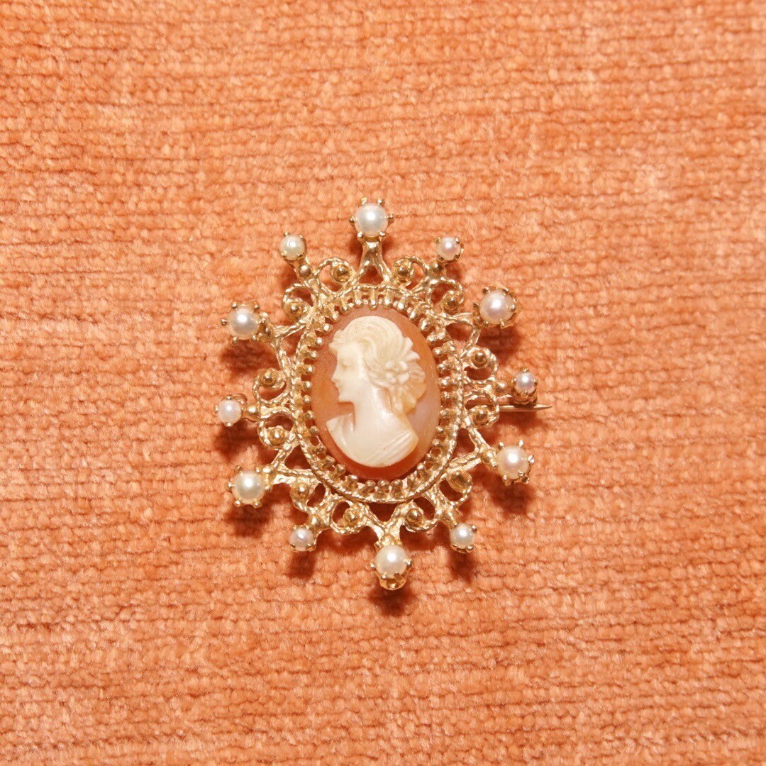 Ornate 14K Yellow Gold Pearl Frame Cameo Brooch Pin, Classic Relief Shell Carving, Ornate Pearl Crown Setting, 40mm