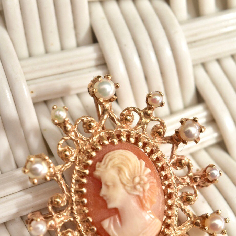 Ornate 14K Yellow Gold Pearl Frame Cameo Brooch Pin, Classic Relief Shell Carving, Ornate Pearl Crown Setting, 40mm
