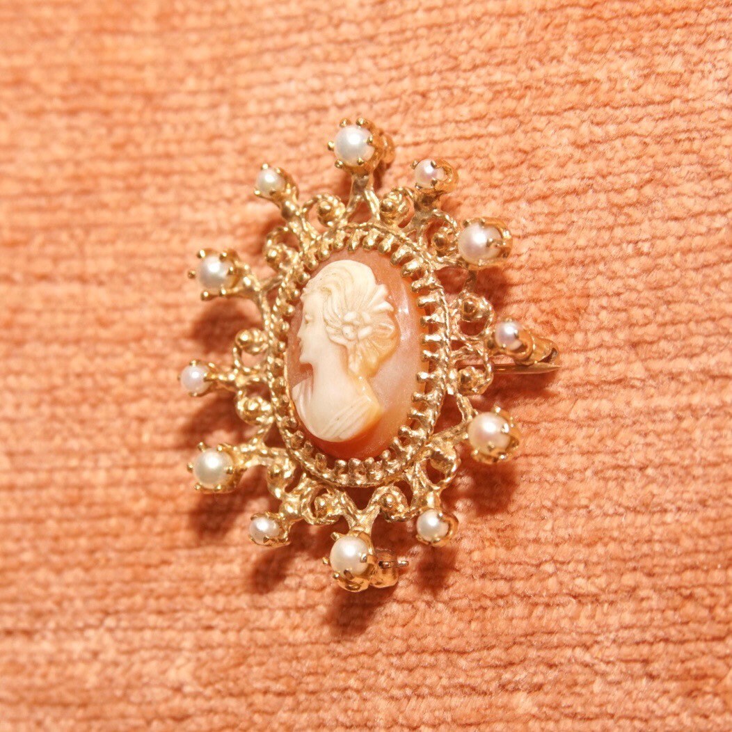 Ornate 14K Yellow Gold Pearl Frame Cameo Brooch Pin, Classic Relief Shell Carving, Ornate Pearl Crown Setting, 40mm