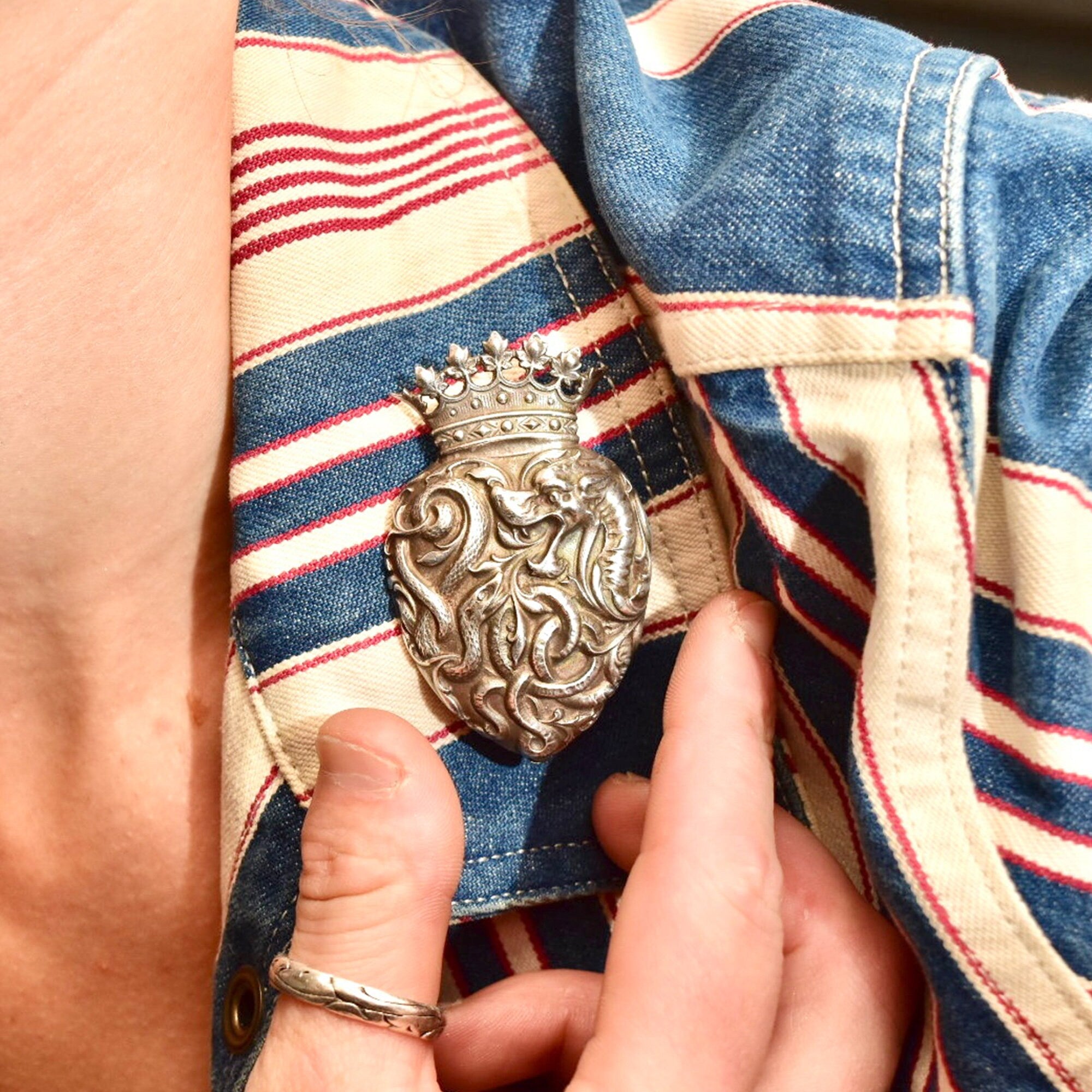 Sterling Silver Heraldic Shield Brooch Pin, Crown Crest, Serpent Dragon Coat Of Arms, Vintage Family Crest, 60mm