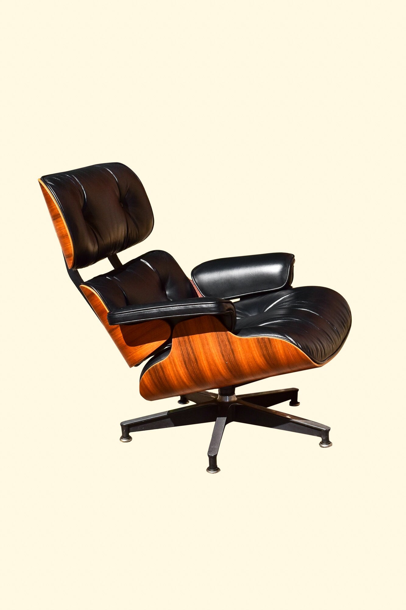 Rare HERMAN MILLER Eames Lounge Chair & Ottoman In Rosewood Black Leather, Original 1970's Eames Swivel Chair Set