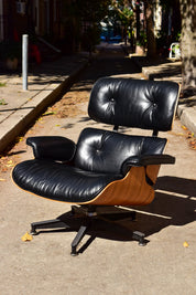 Rare HERMAN MILLER Eames Lounge Chair & Ottoman In Rosewood Black Leather, Original 1970's Eames Swivel Chair Set