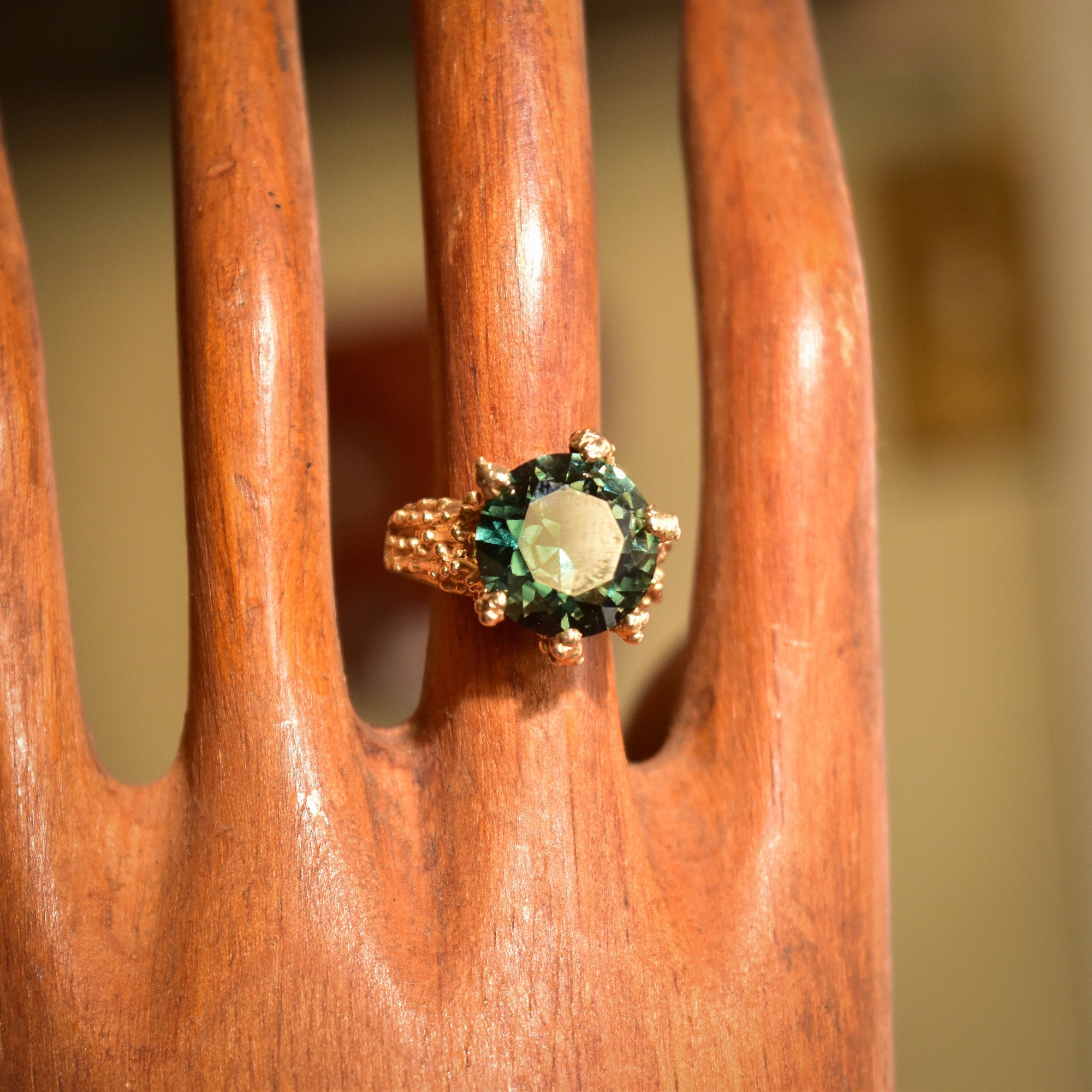 Brutalist 14K Green Topaz Cocktail Ring, Textured Organic Yellow Claw Setting, Estate Jewelry, Size 5 US