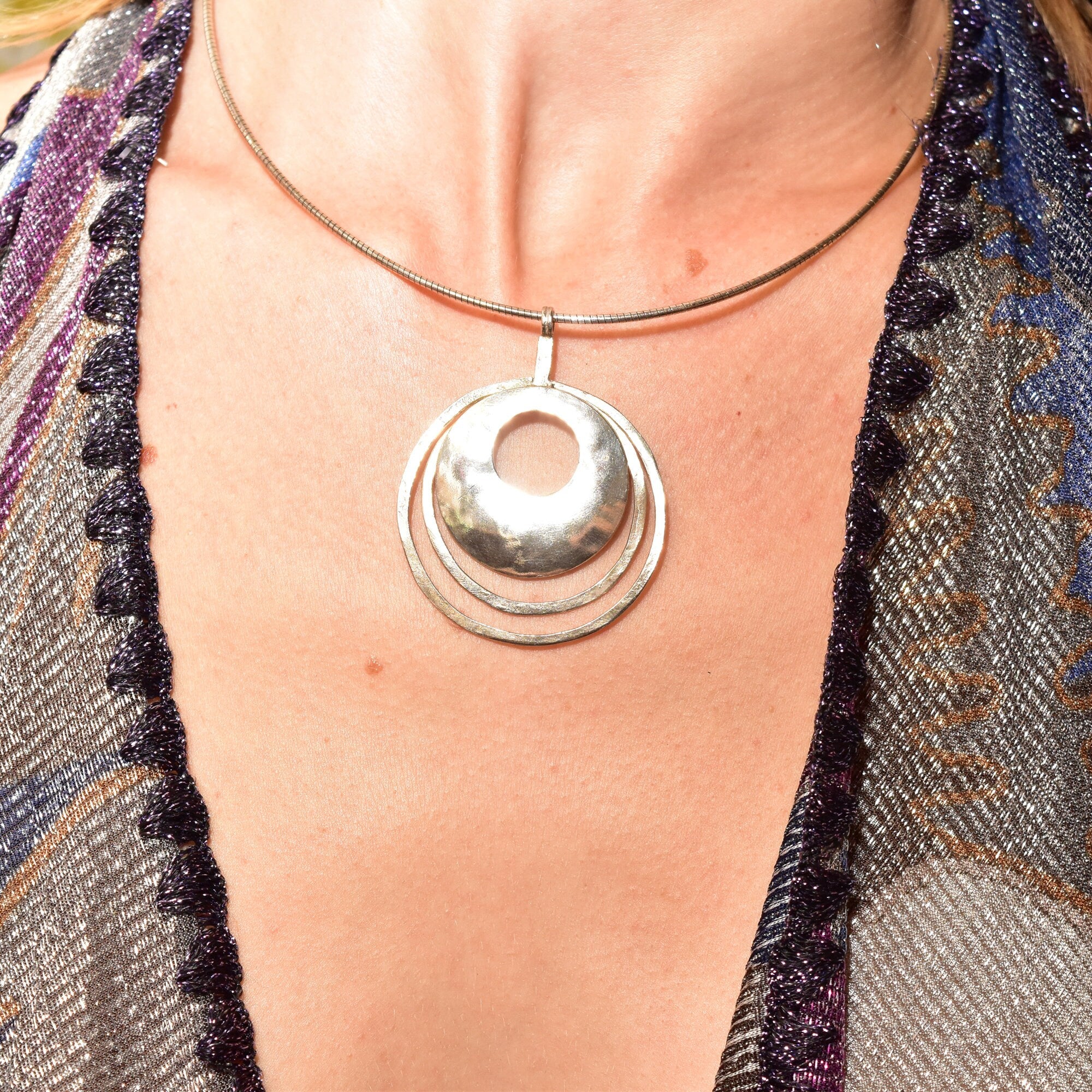 Modernist Sterling Silver Hammered Circle Pendant Necklace, Round 2mm Omega Chain, Retired Silpada Jewelry, 17" L