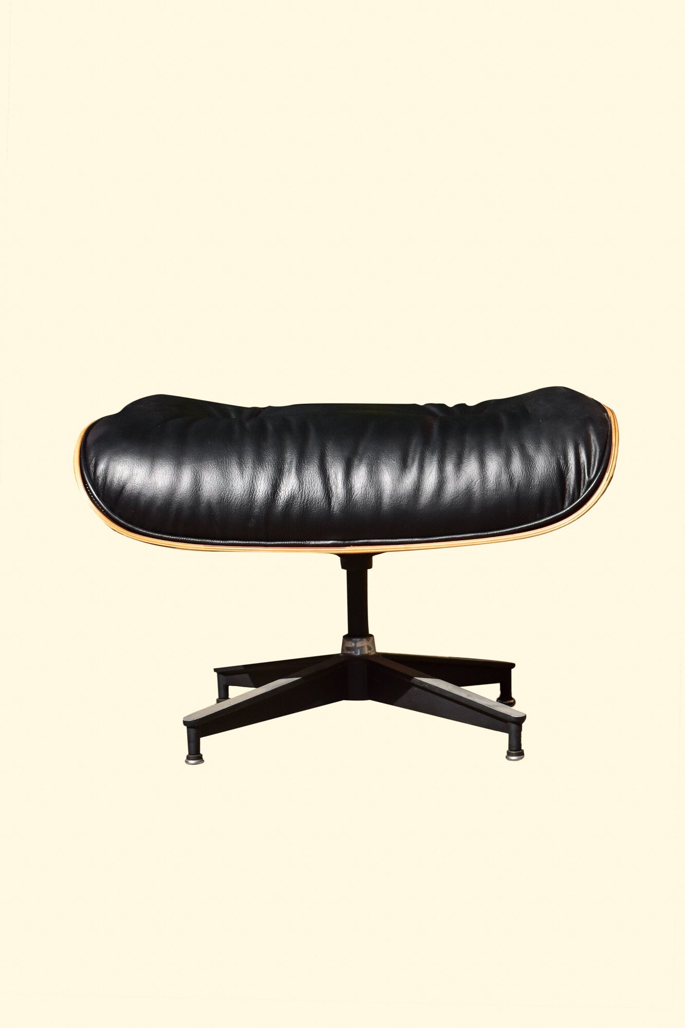 Rare HERMAN MILLER Eames Lounge Chair & Ottoman In Rosewood Black Leather, Original 1970's Eames Swivel Chair Set