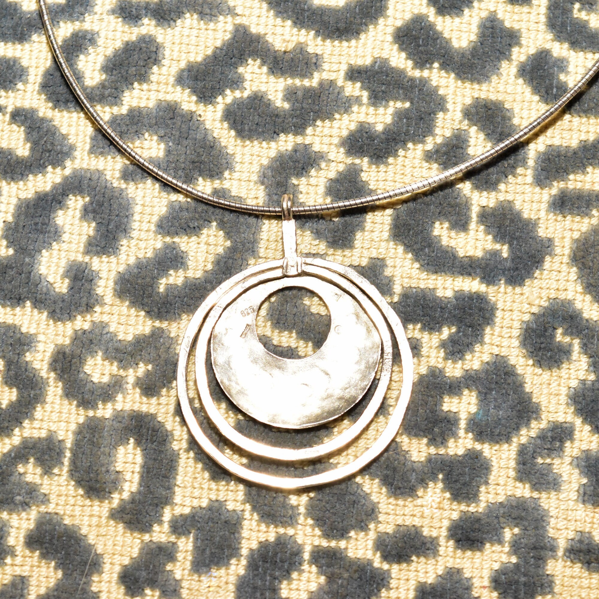 Modernist Sterling Silver Hammered Circle Pendant Necklace, Round 2mm Omega Chain, Retired Silpada Jewelry, 17" L