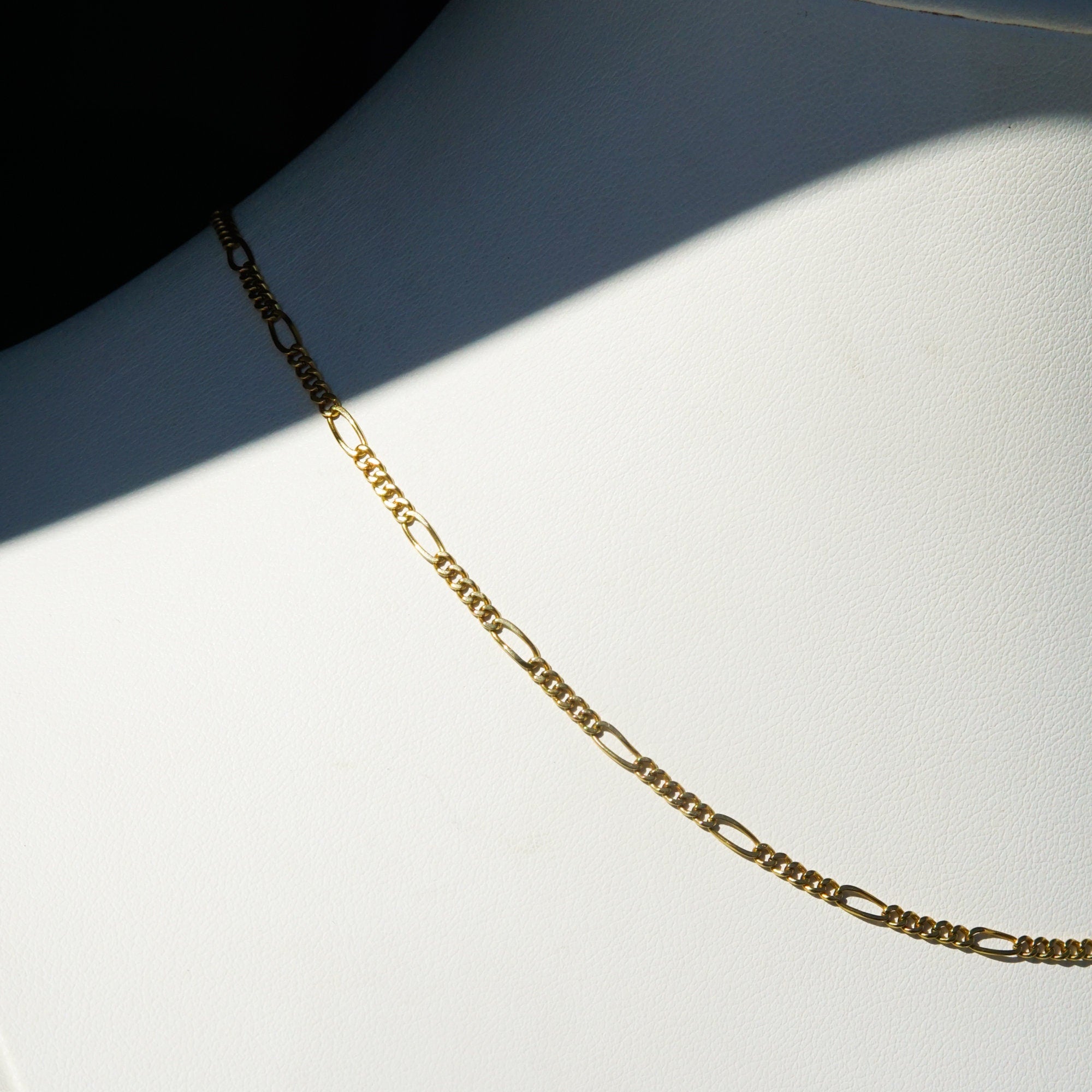 Italian 18K Figaro Chain In Solid Yellow Gold, 2.5mm Gold Link Necklace, Estate Jewelry, 750 Hallmark, 17" L