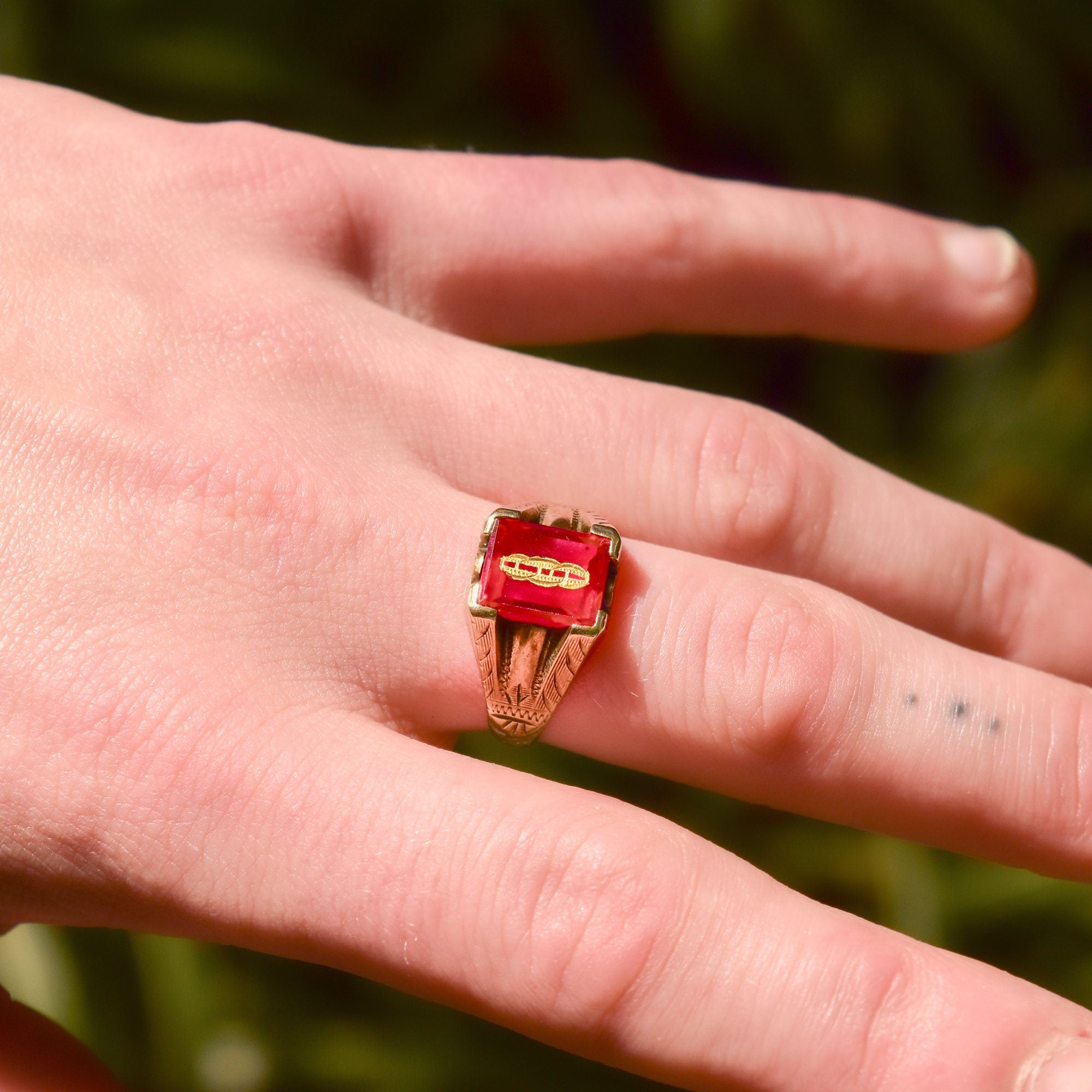 Estate 10K Gold Inlay Red Spinel Signet Ring, Engraved Yellow Gold Setting, Bevel-Cut Gemstone, Size 9 1/2 US