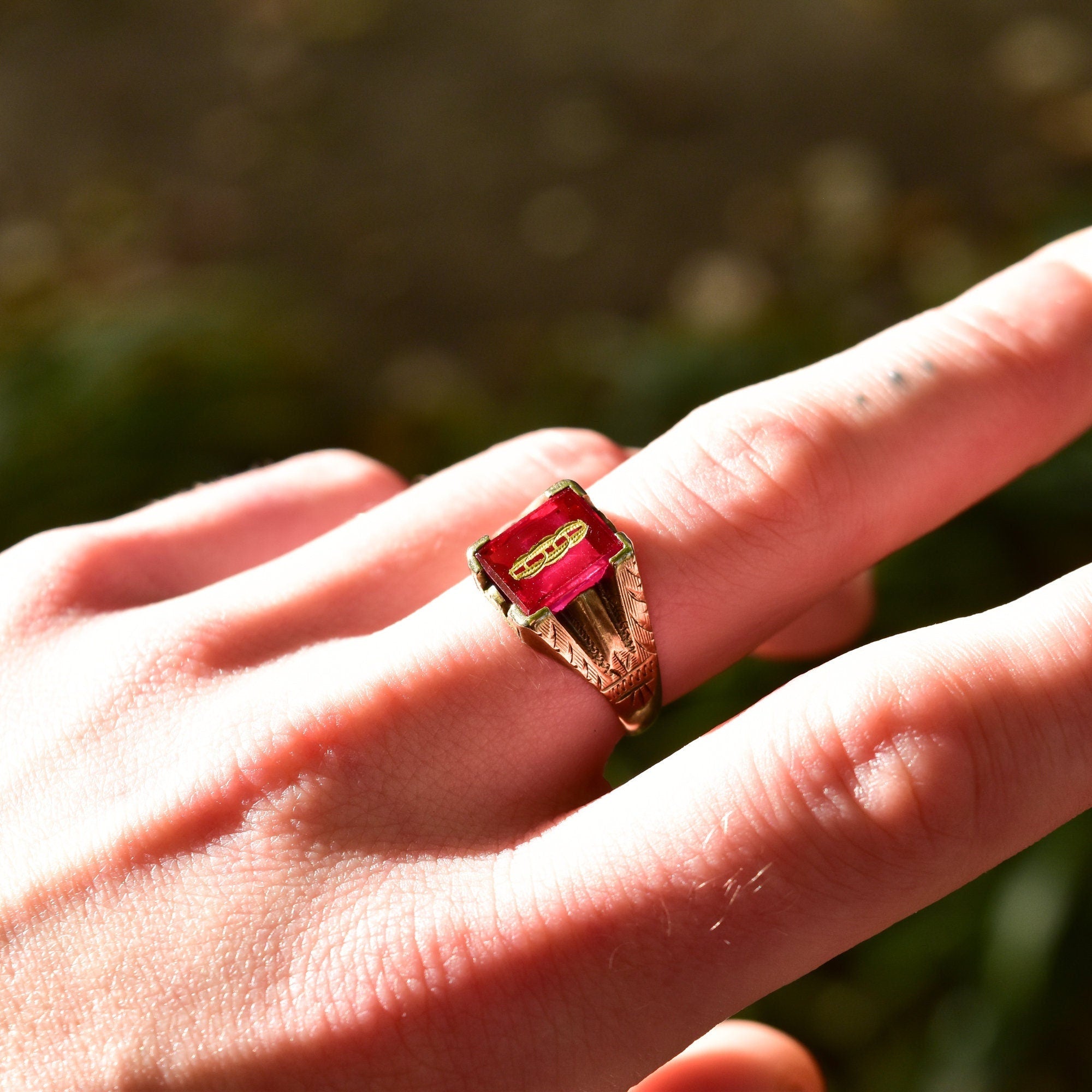 Estate 10K Gold Inlay Red Spinel Signet Ring, Engraved Yellow Gold Setting, Bevel-Cut Gemstone, Size 9 1/2 US