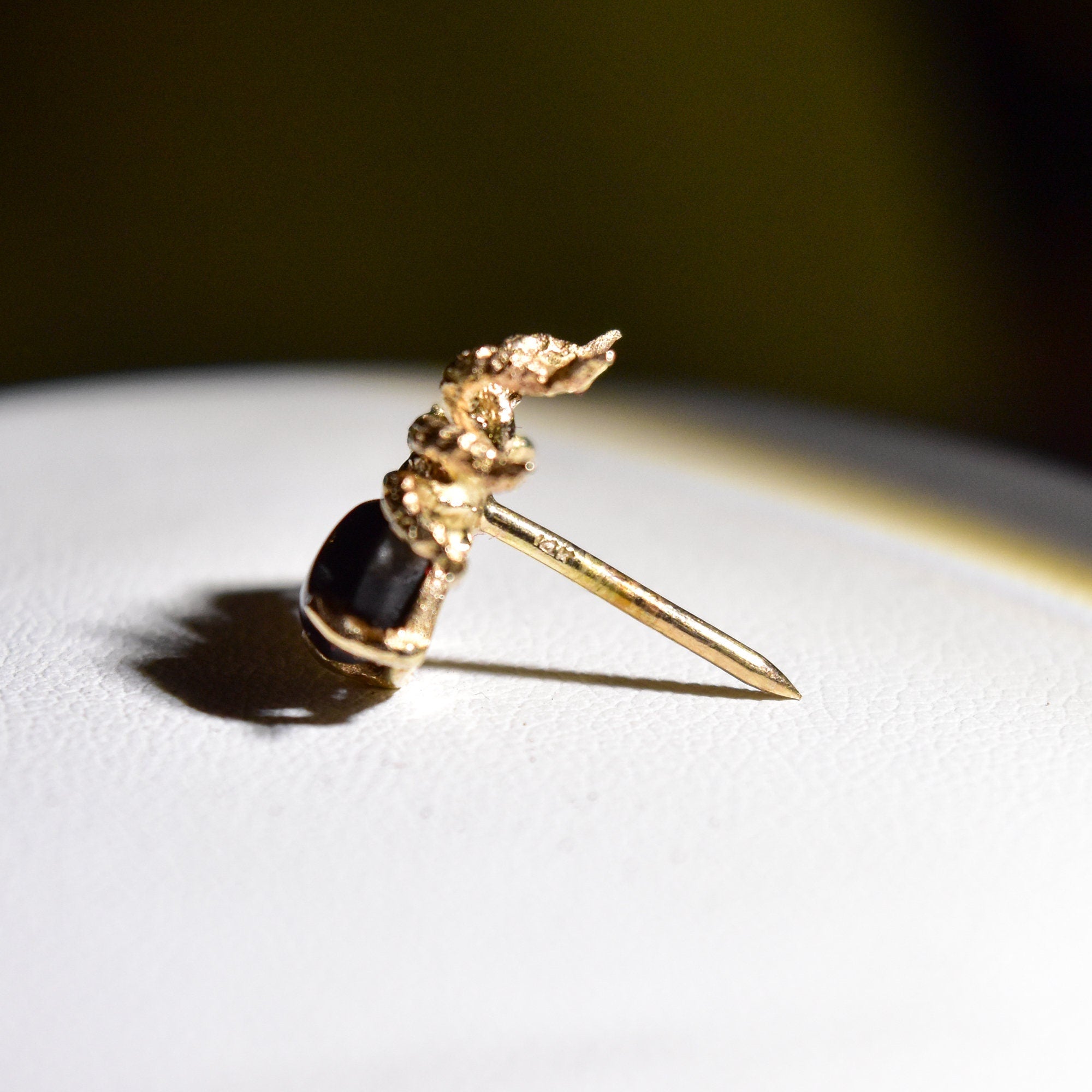 Black Star Sapphire Spider Tie Tack In 14K Yellow Gold, Gemstone Cabochon, Vintage Lapel Pin, 15mm